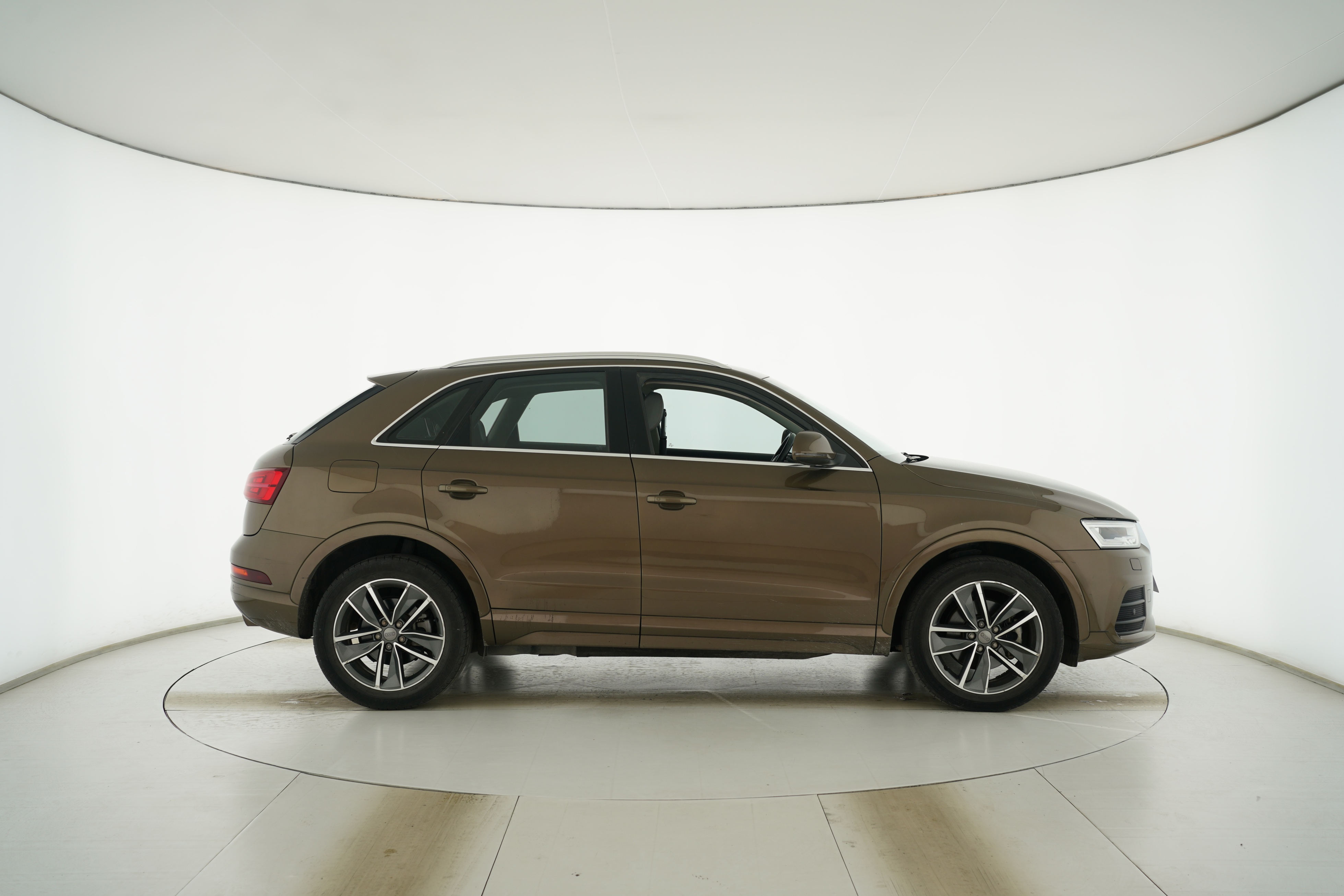 Audi Q3 2016 — фото 8