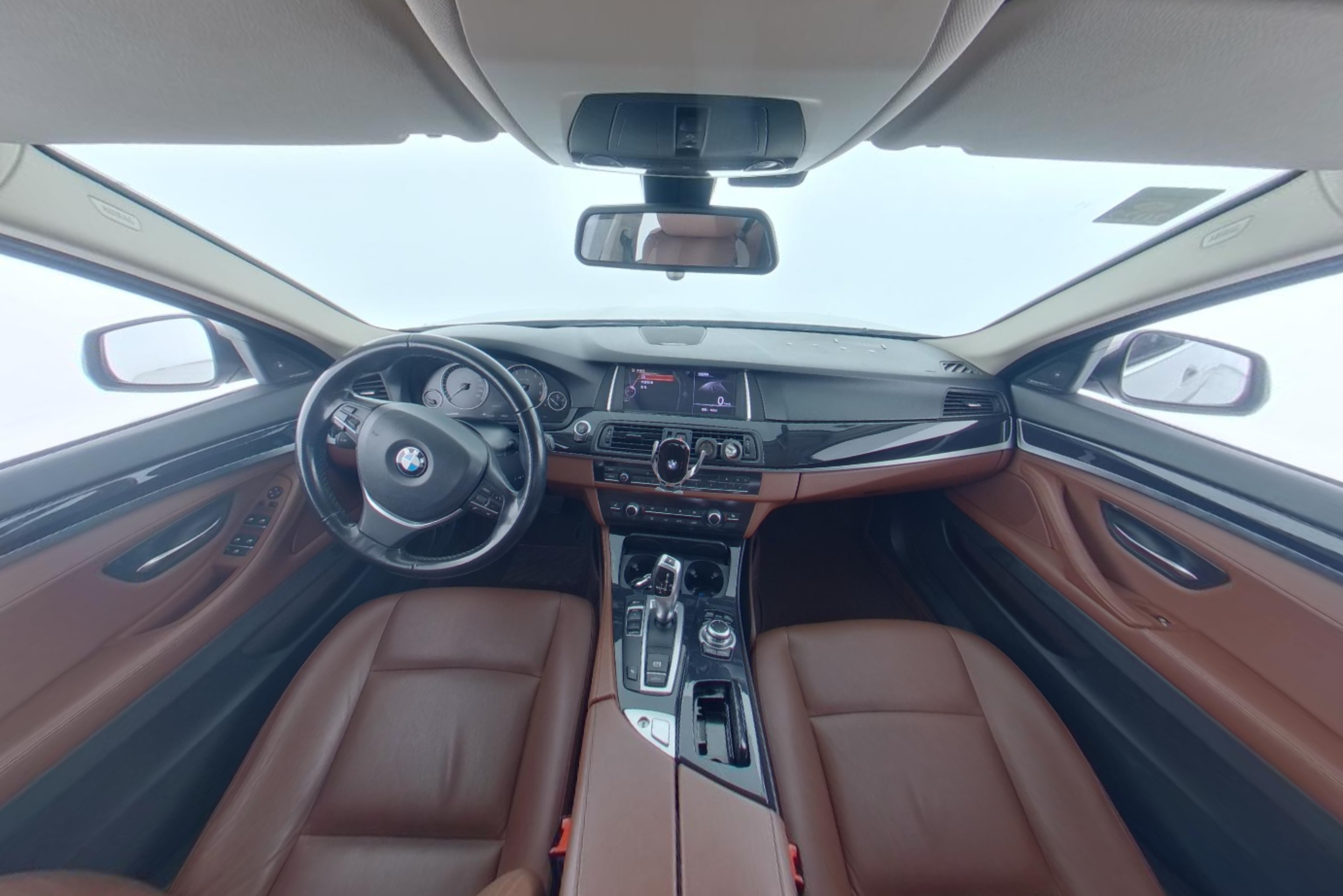 BMW 5 Series 2017 — фото 9