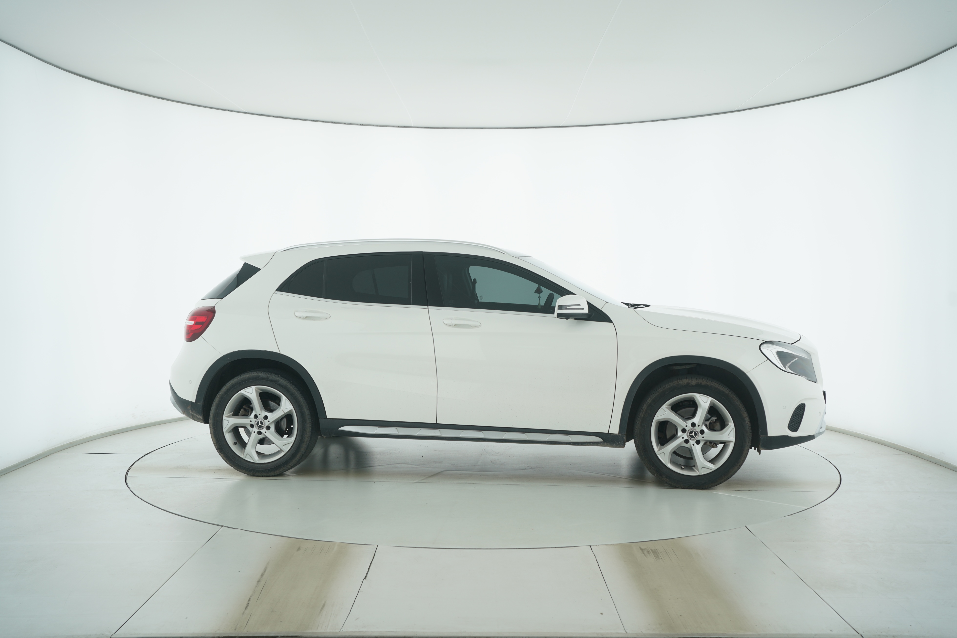 Mercedes Benz GLA 2018 — фото 8