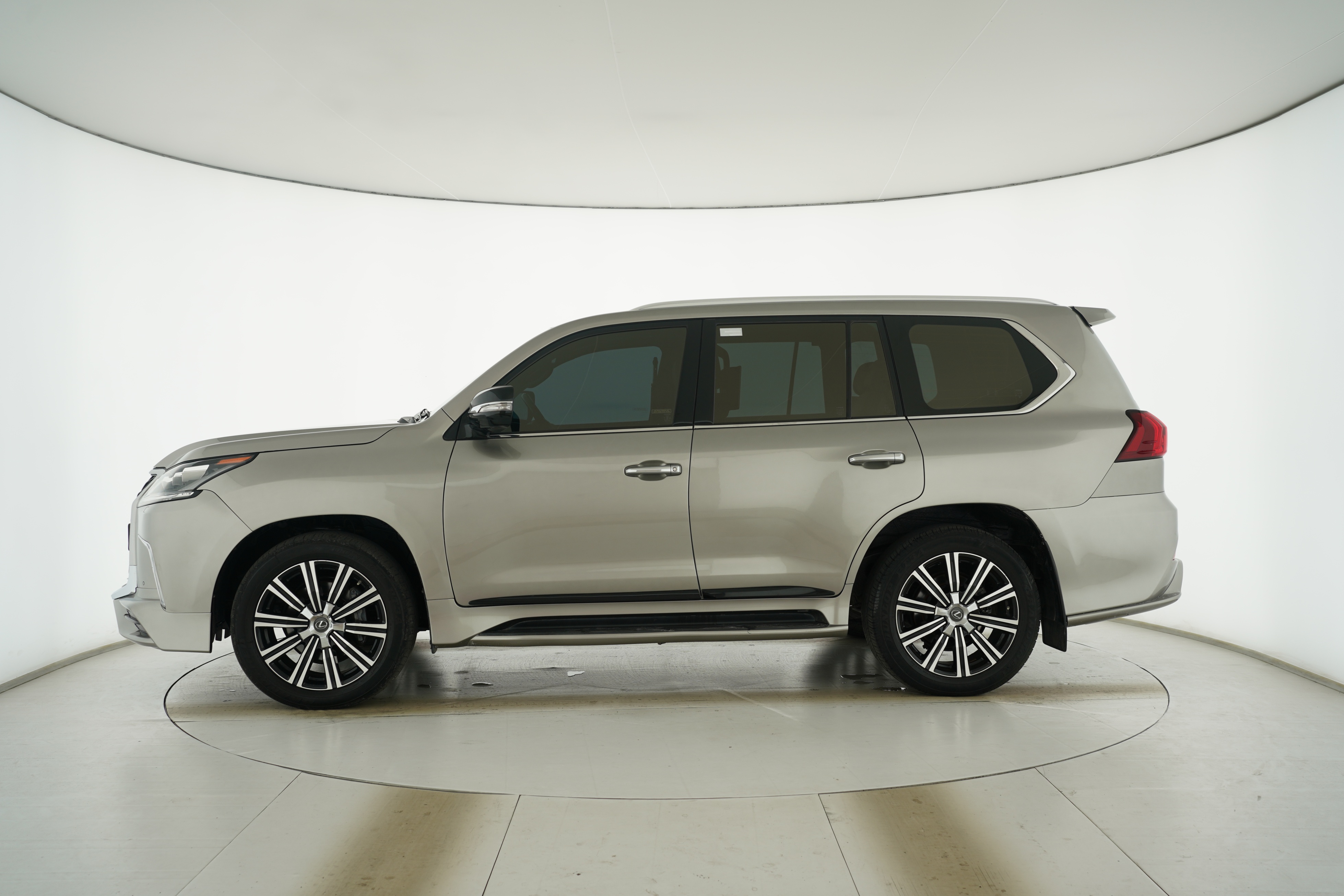 Lexus LX 2019 — фото 7