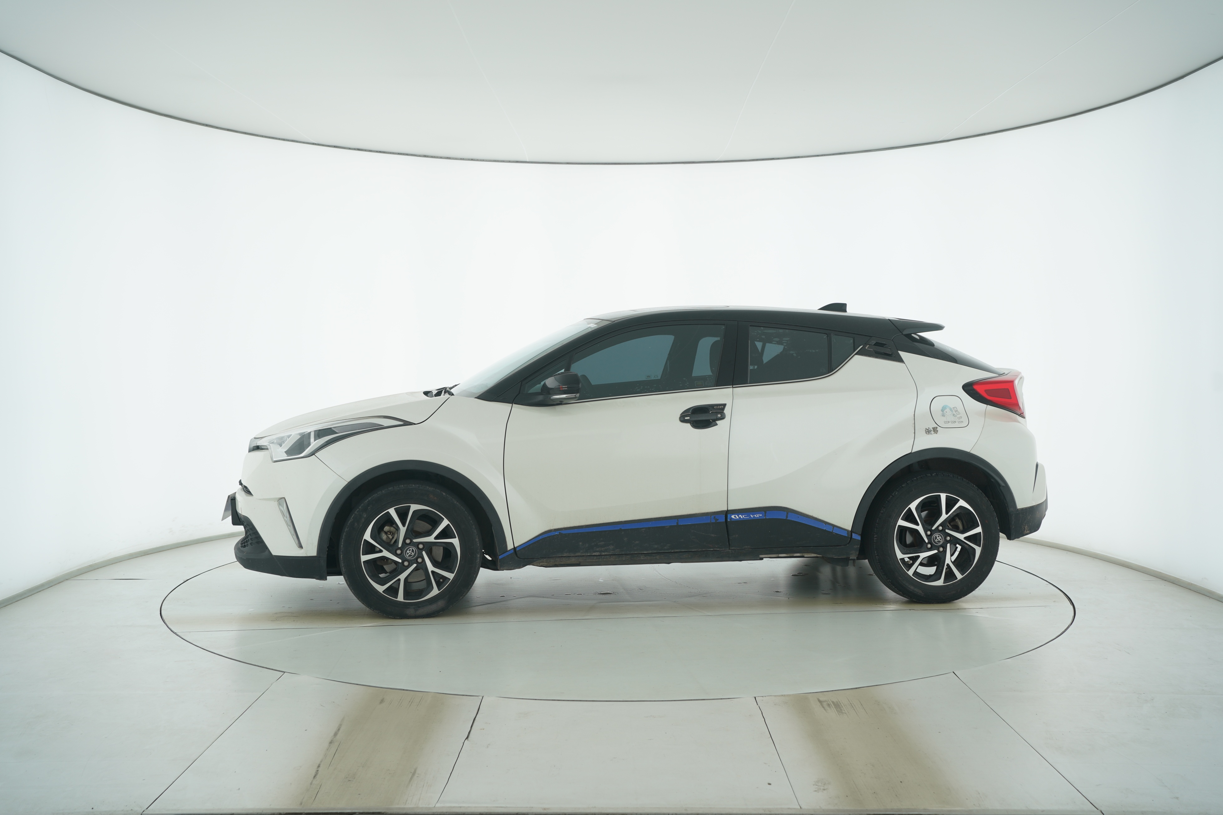 Toyota C-HR 2020 — фото 7