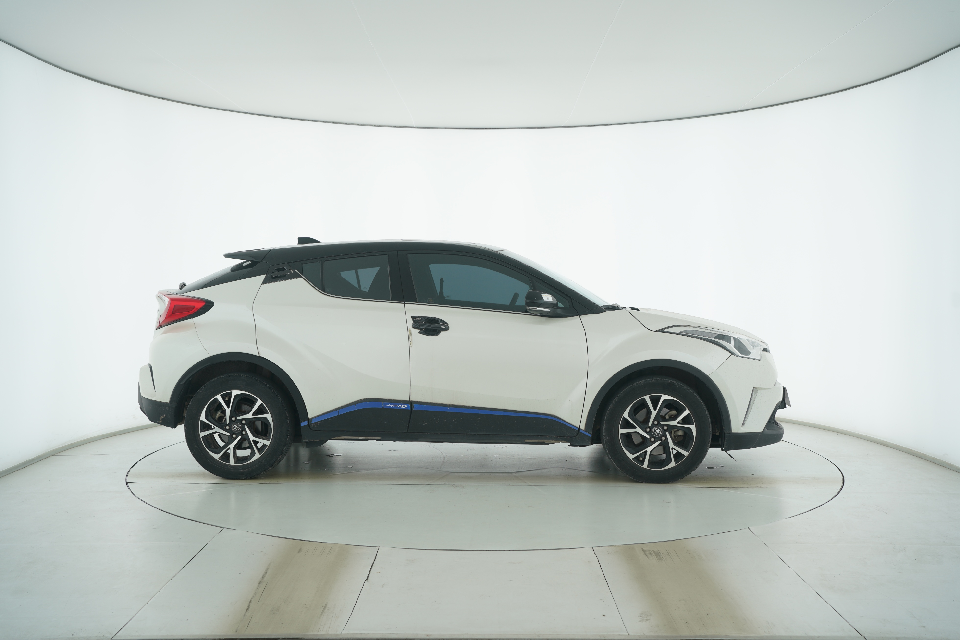 Toyota C-HR 2020 — фото 8