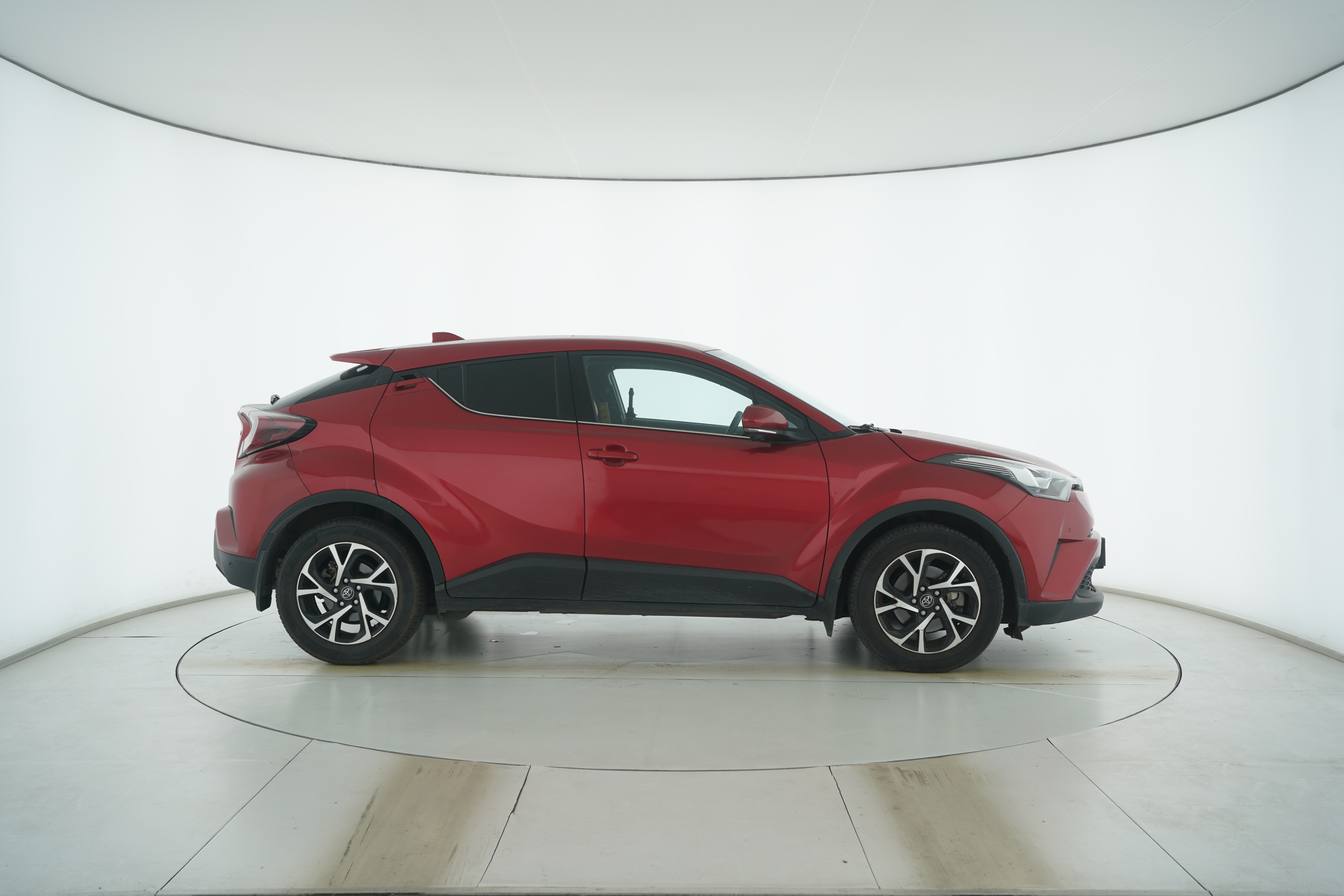 Toyota C-HR 2018 — фото 8