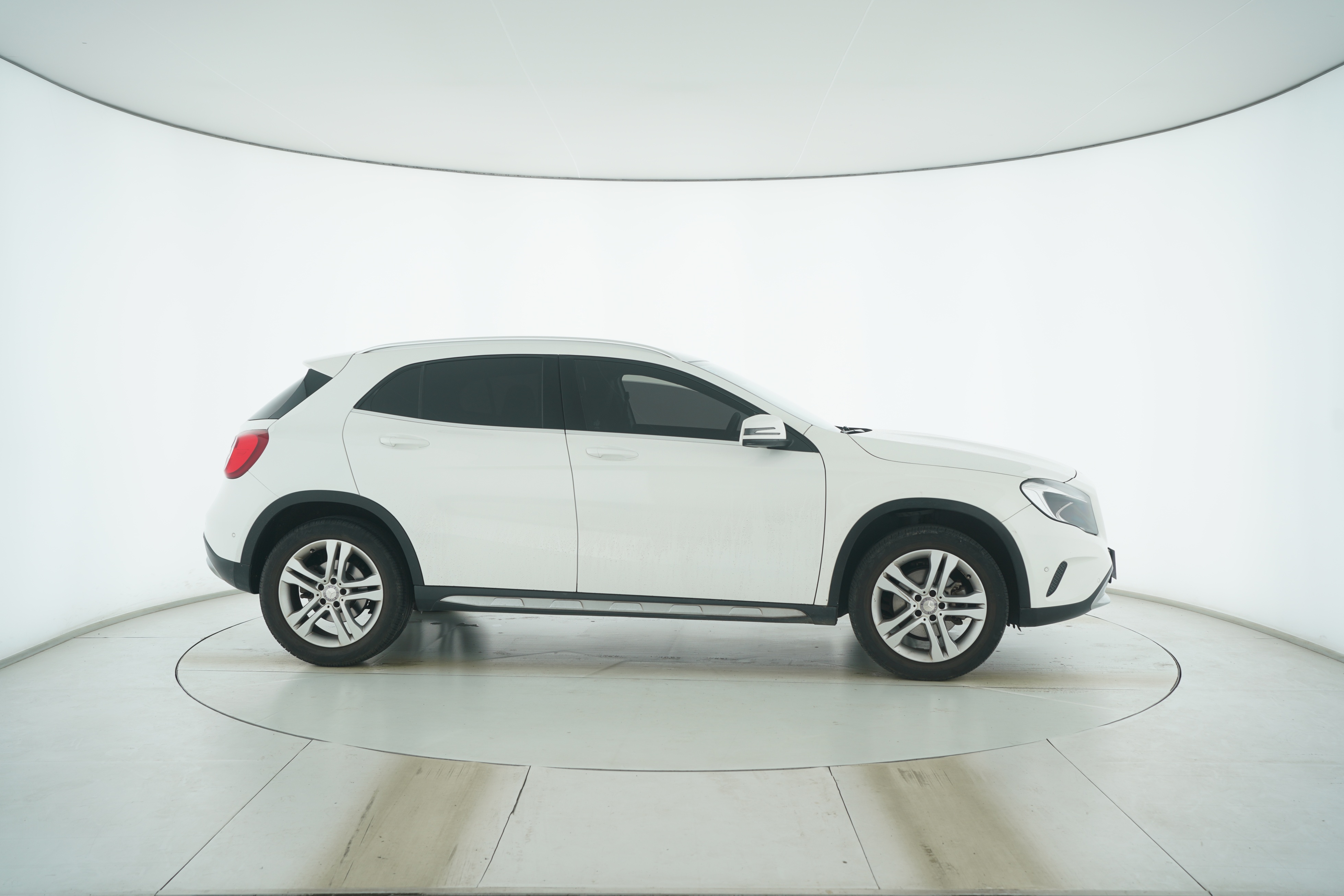 Mercedes Benz GLA 2016 — фото 8