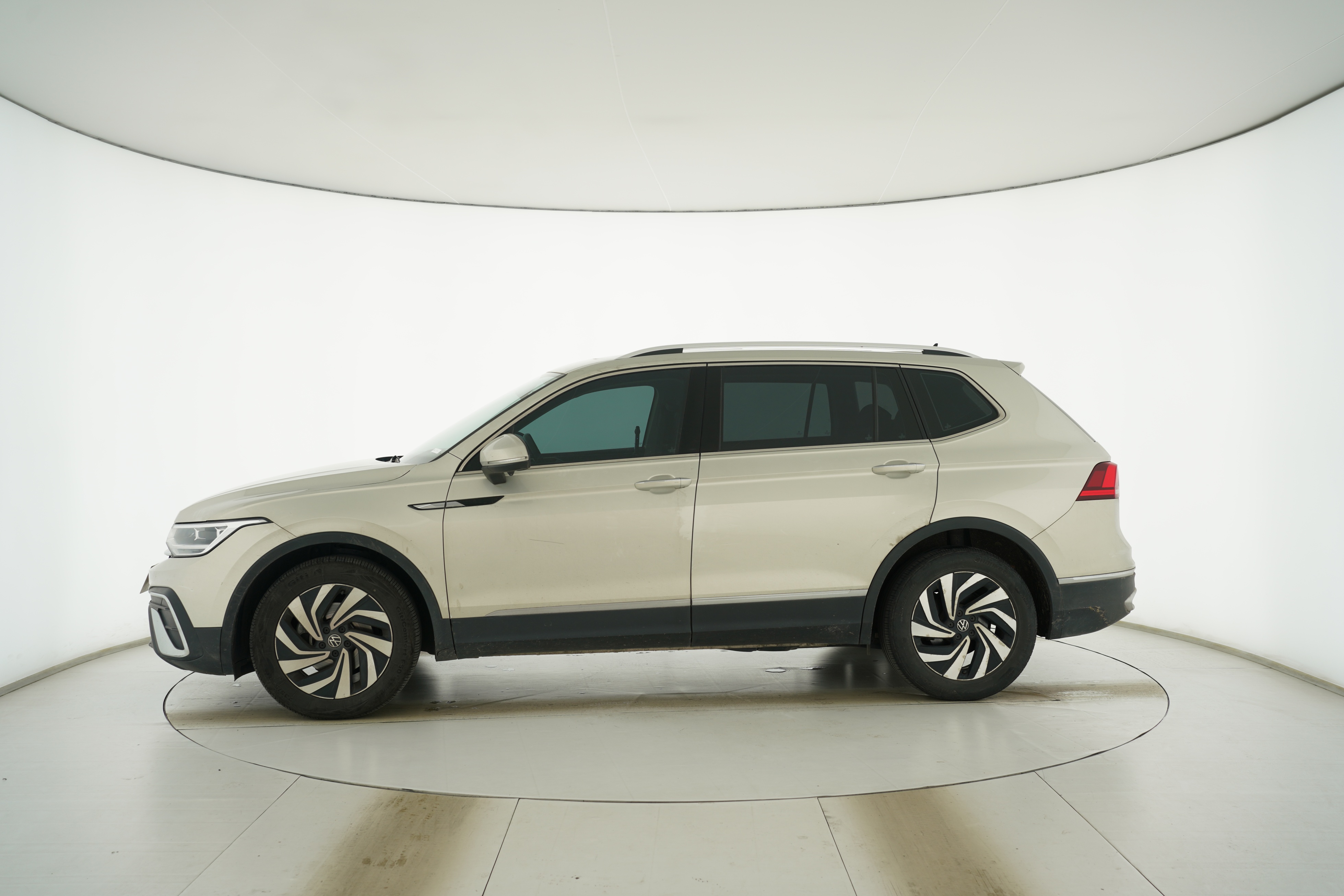 Volkswagen Tiguan L 2022 — фото 7