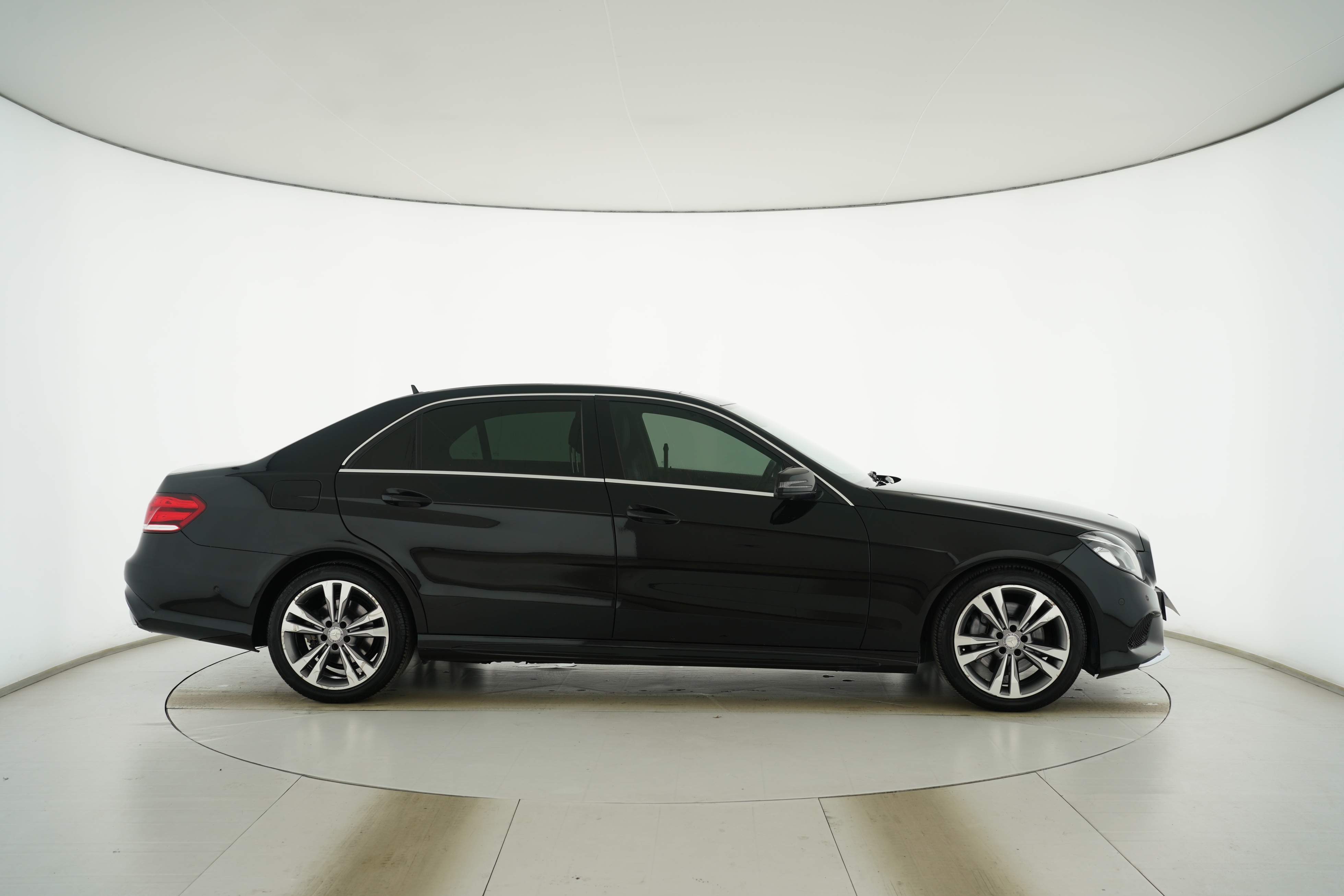 Mercedes Benz E-Class 2015 — фото 8
