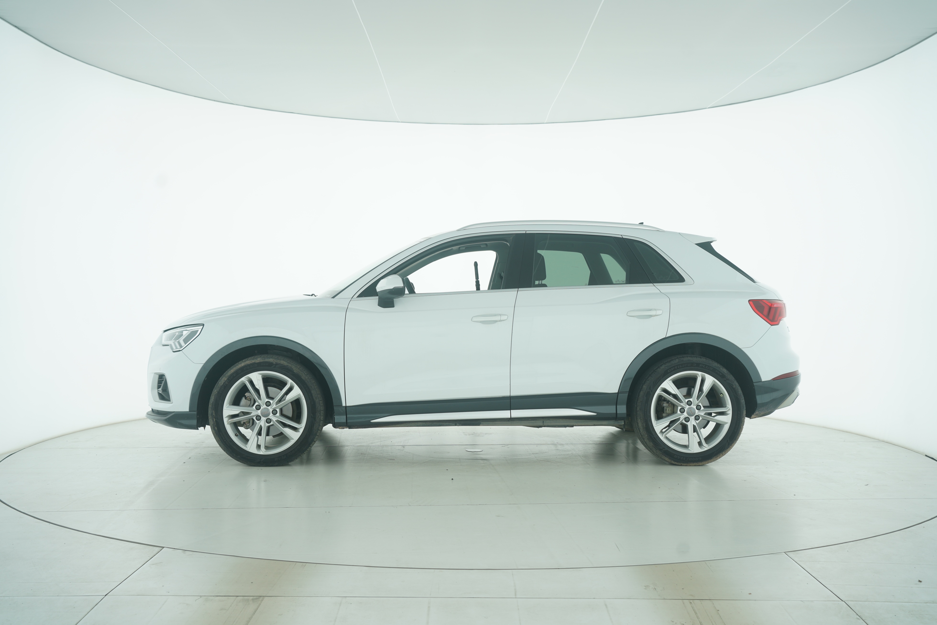 Audi Q3 2019 — фото 7
