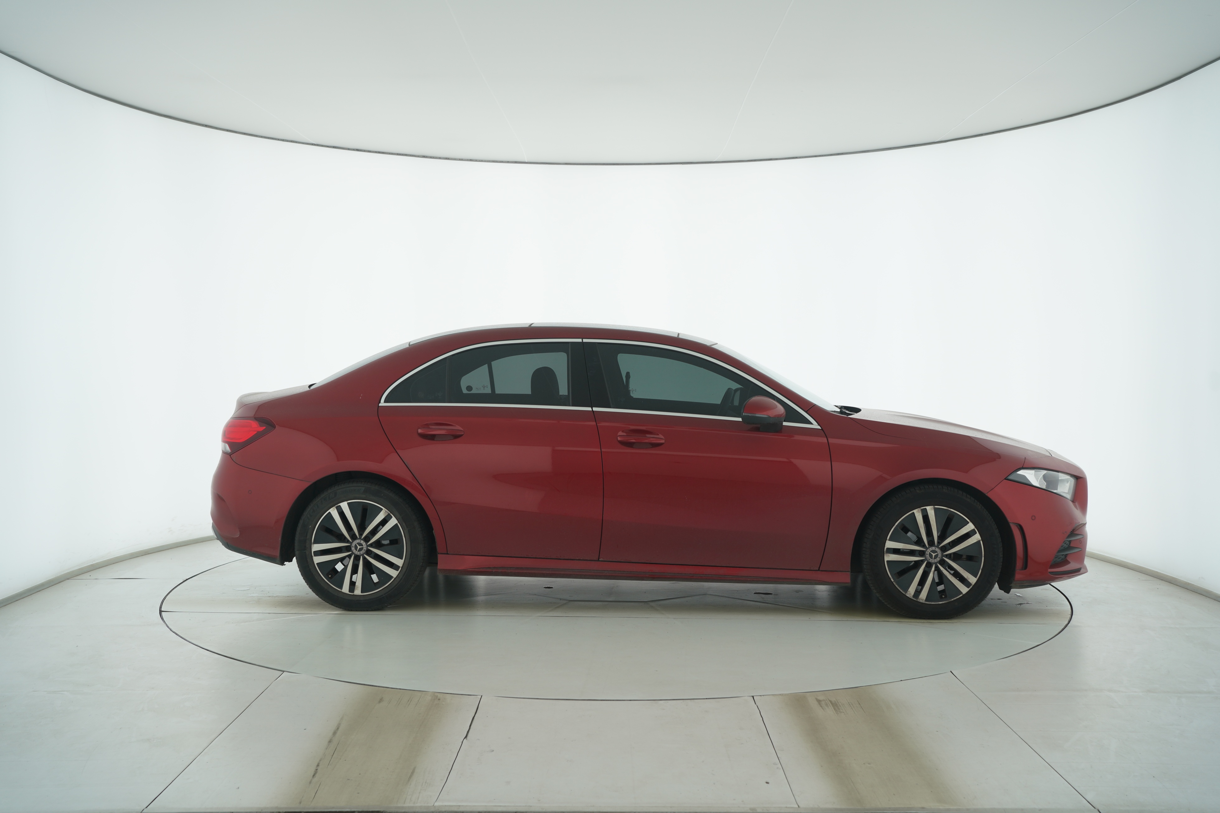 Mercedes Benz A-Class 2019 — фото 8