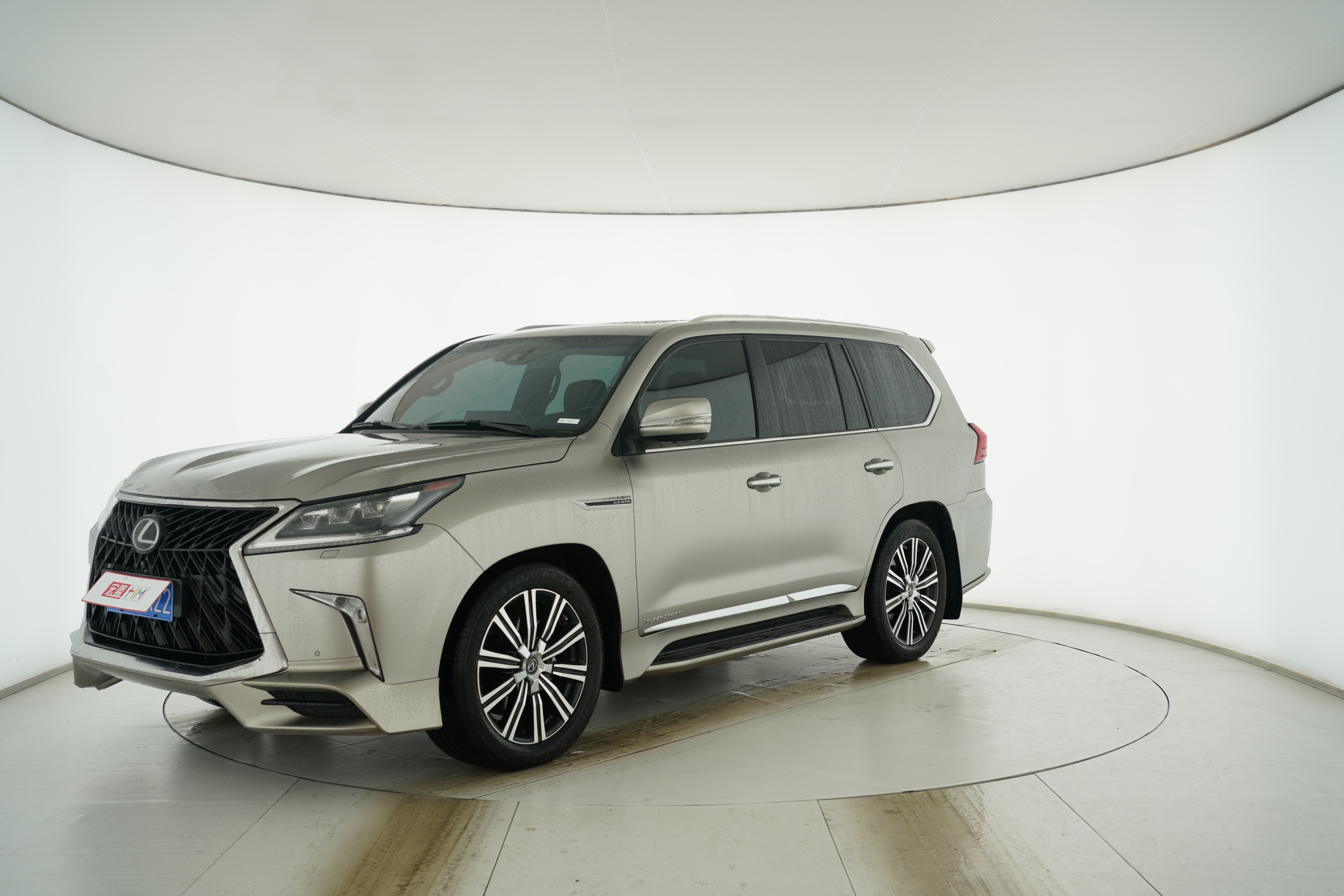 Lexus LX 2019 — фото 1