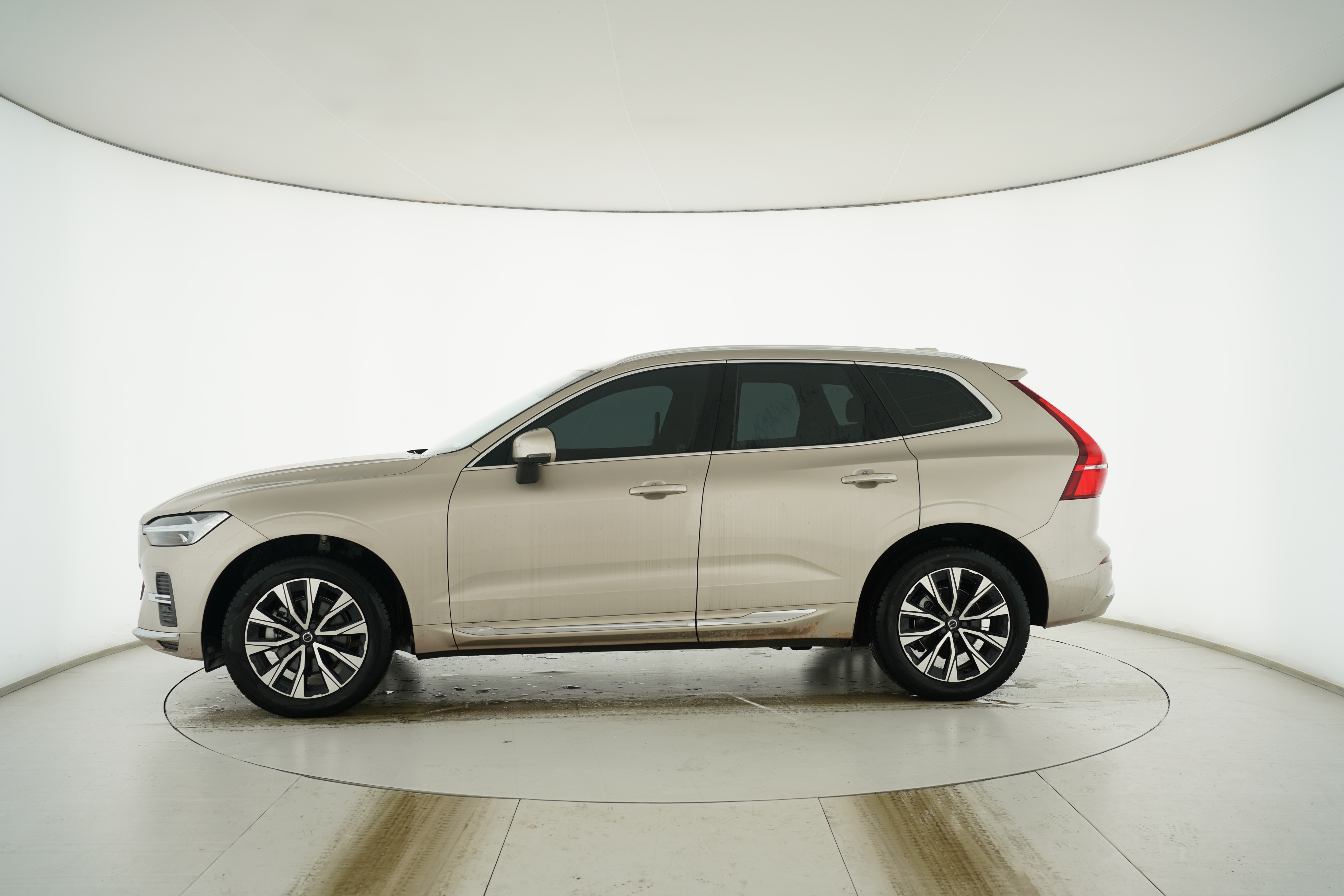 VOLVO XC60 2022 — фото 7
