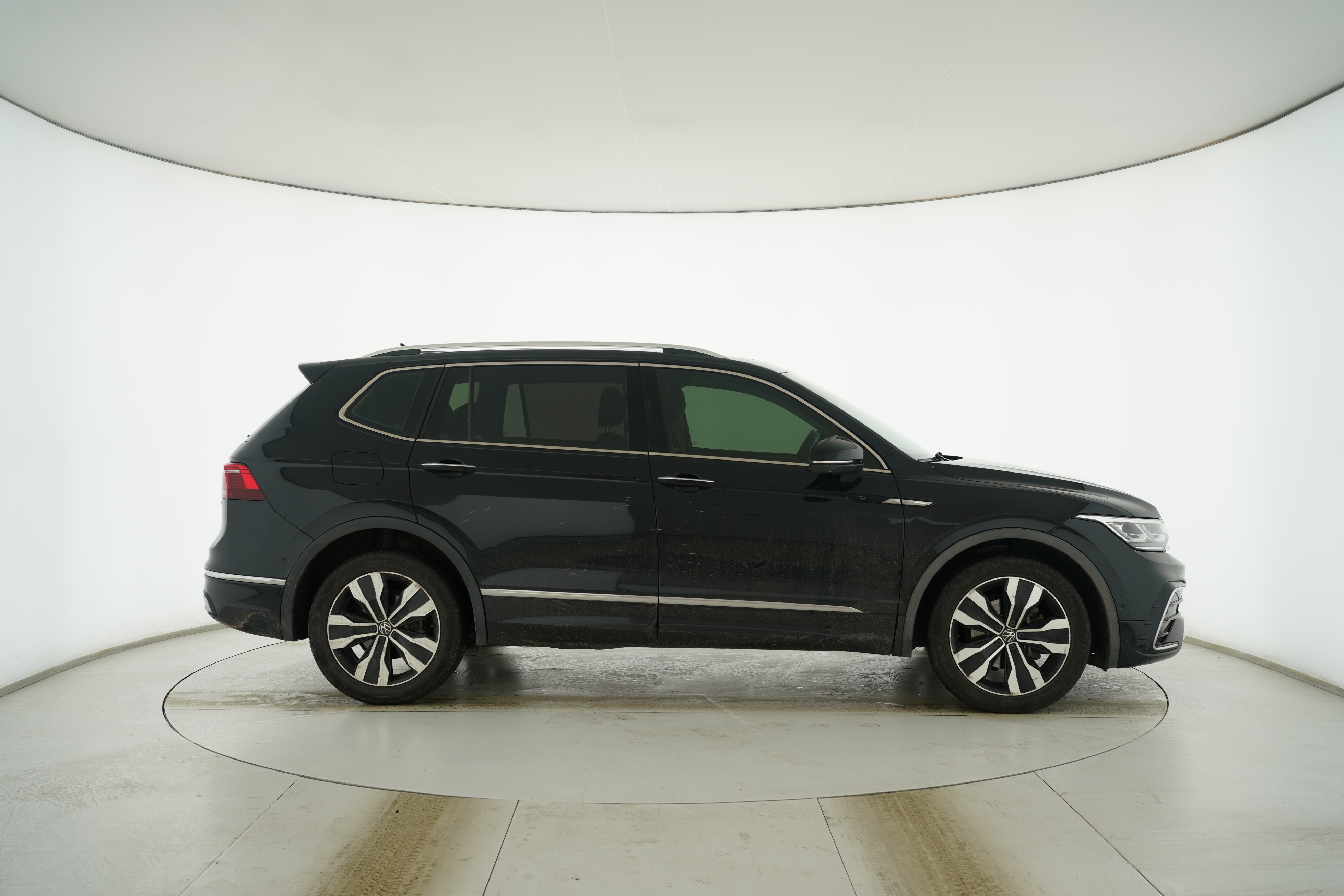 Volkswagen Tiguan L 2022 — фото 8