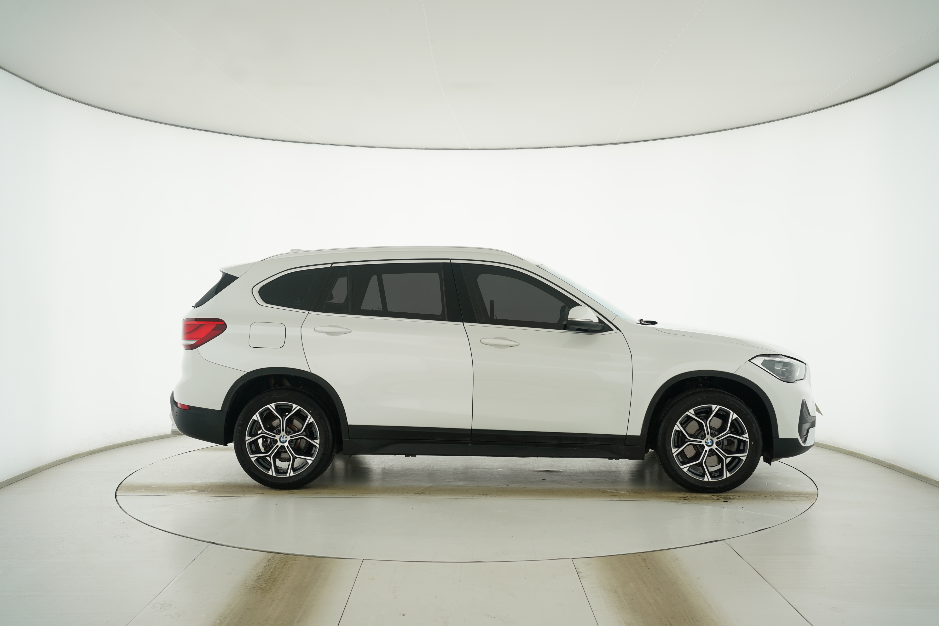 BMW X1 2021 — фото 8