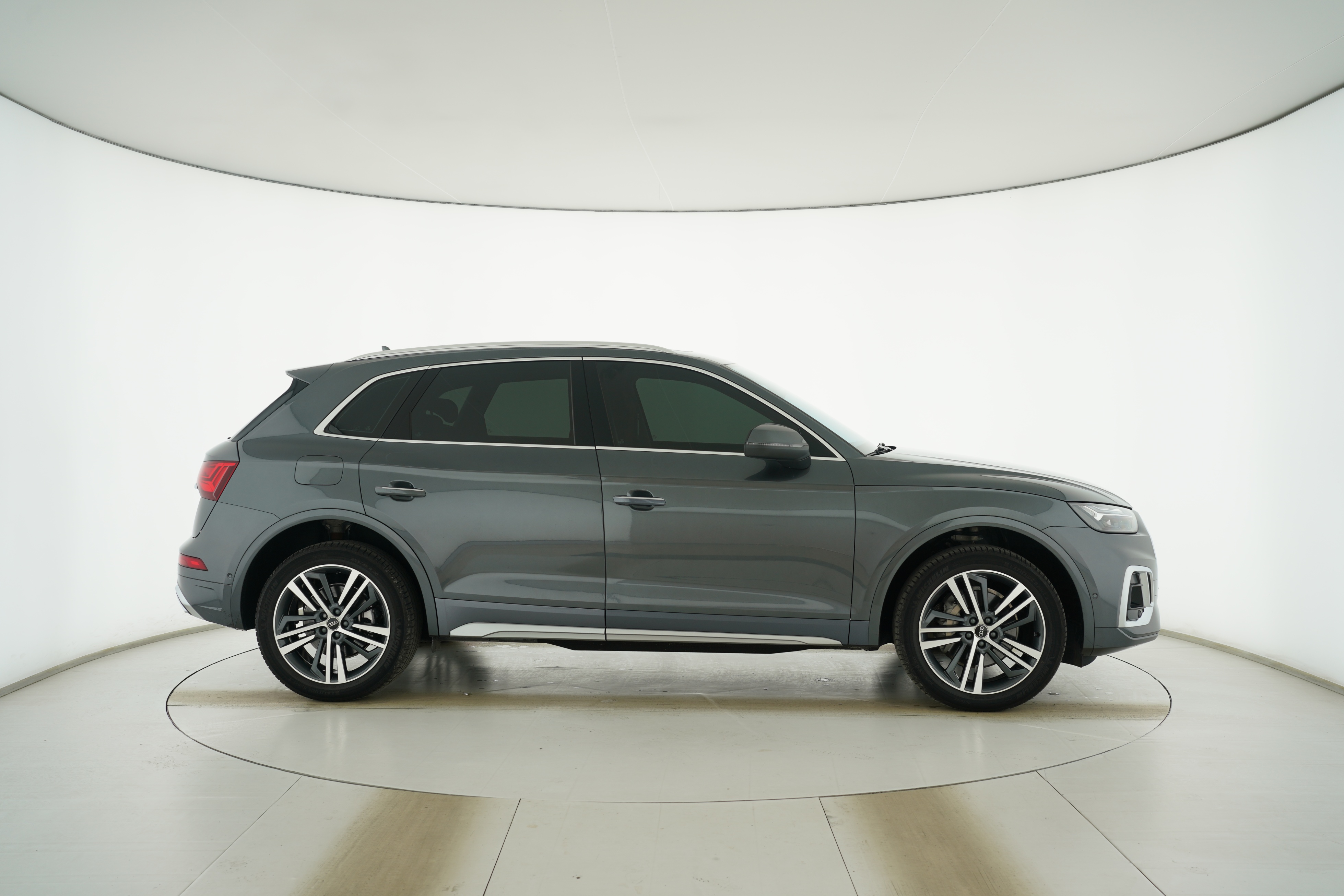 Audi Q5L Sportback 2021 — фото 8
