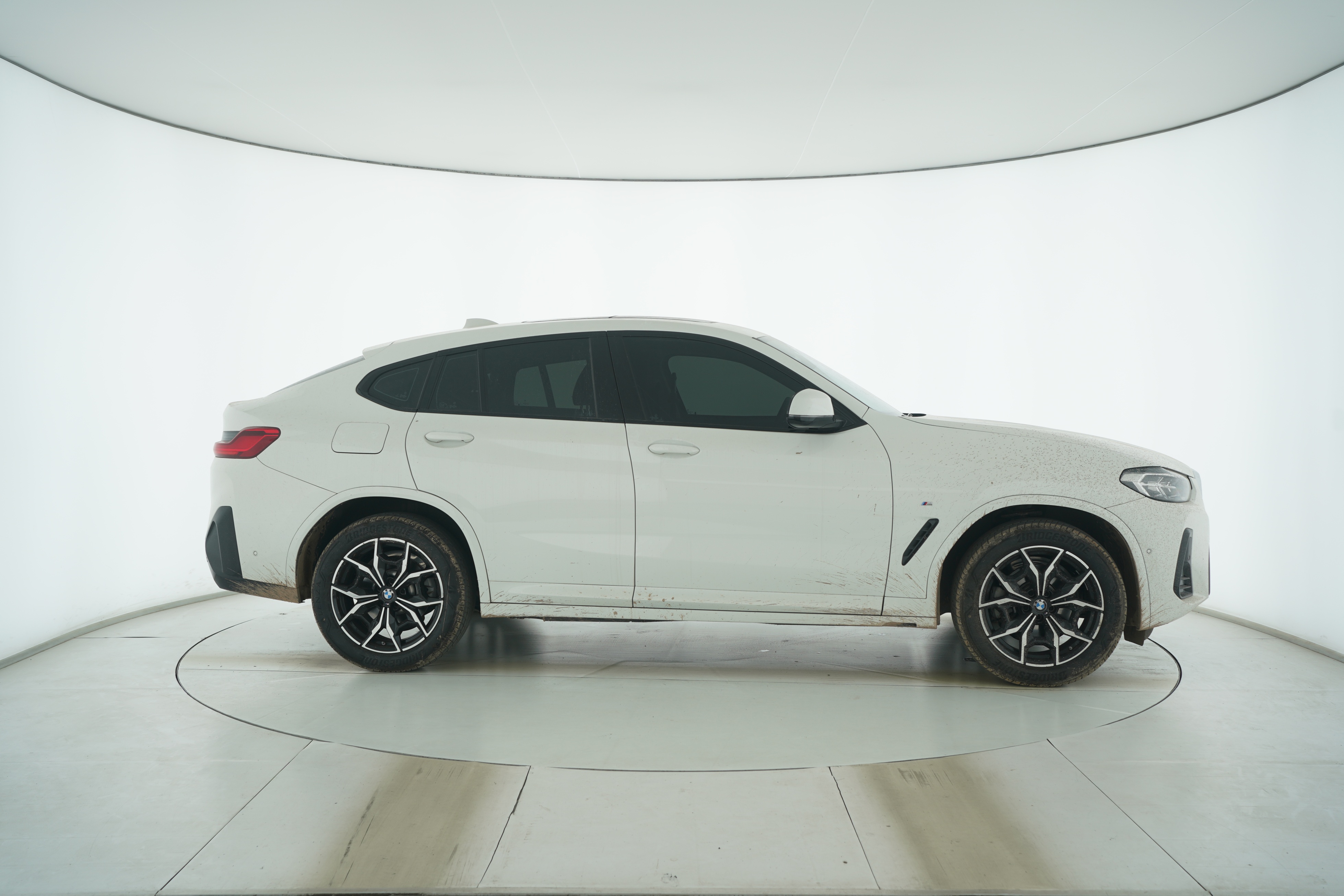 BMW X4 2022 — фото 8
