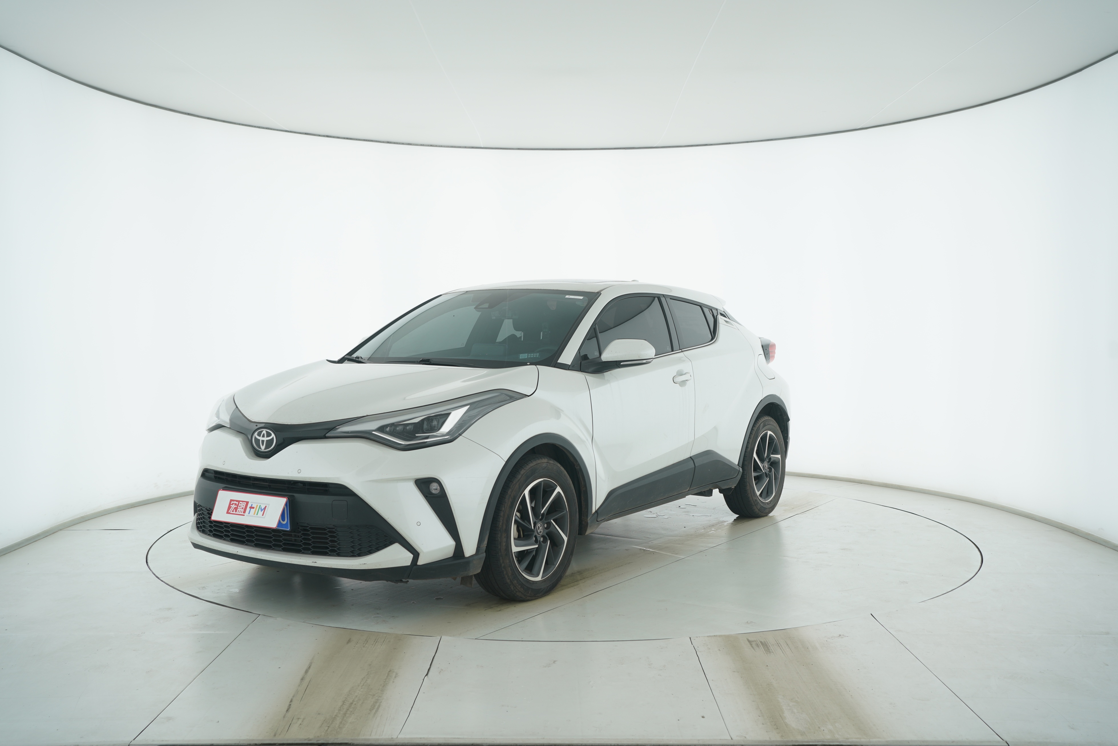 Toyota C-HR 2021 — фото 1