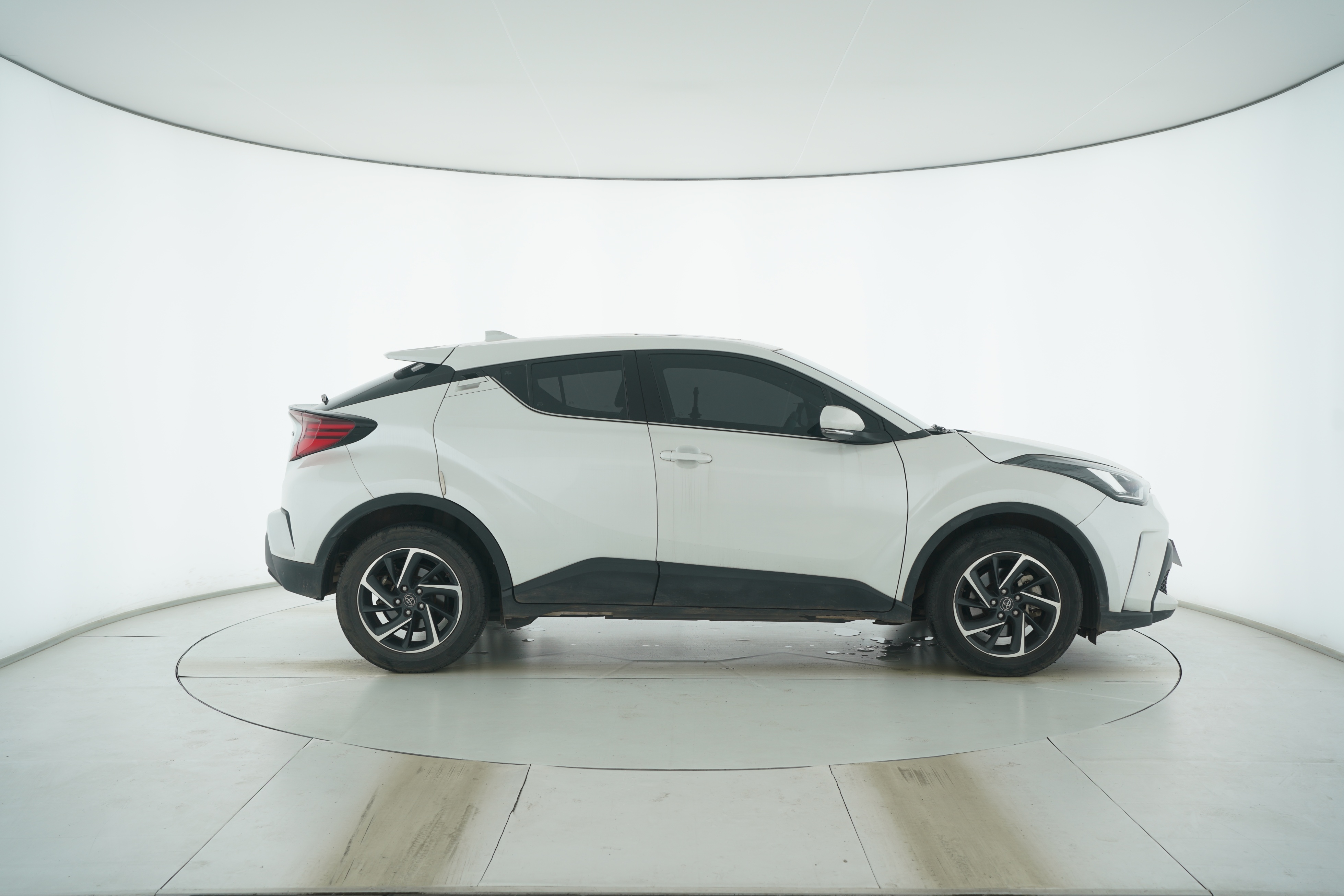 Toyota C-HR 2021 — фото 8