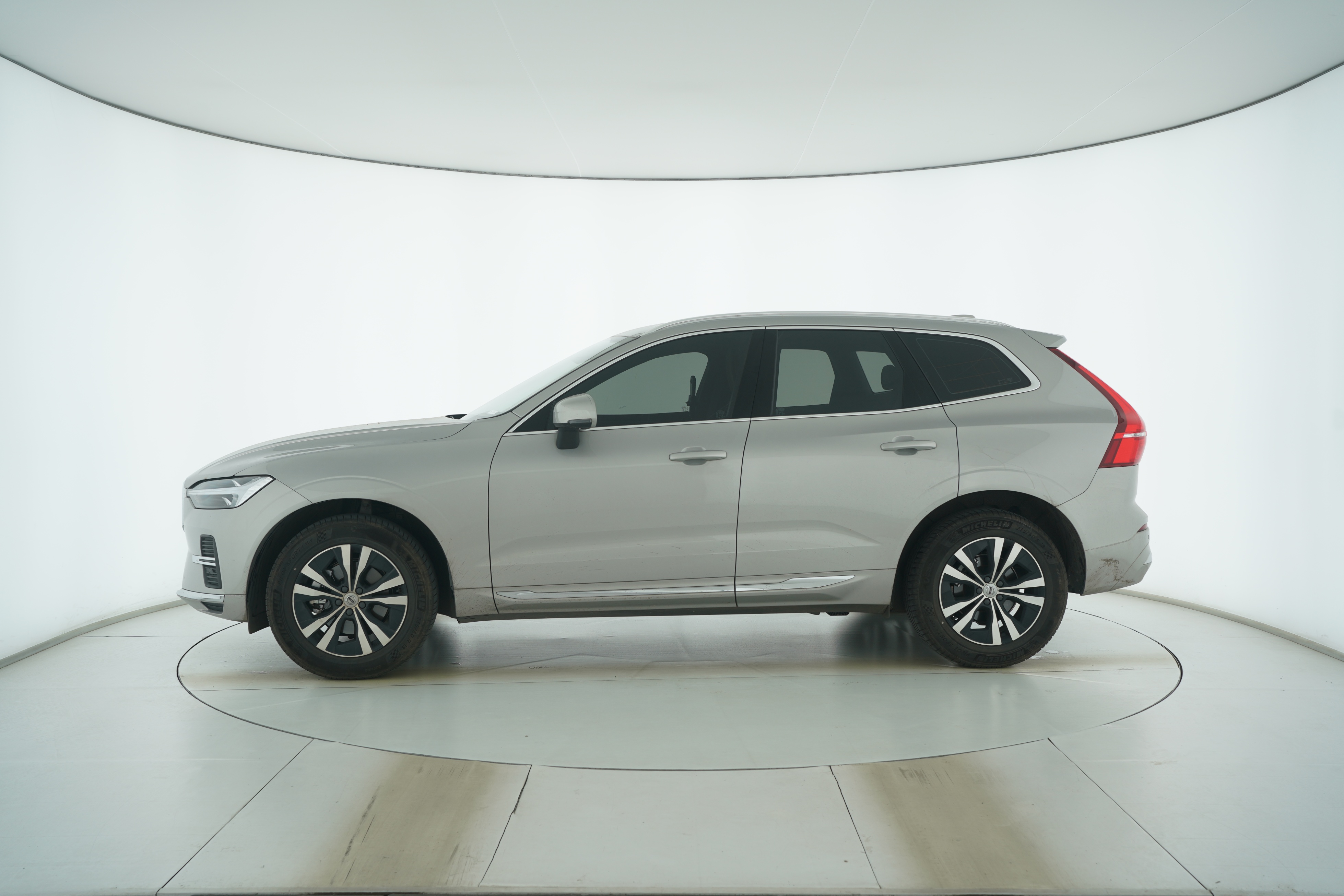 VOLVO XC60 2023 — фото 7