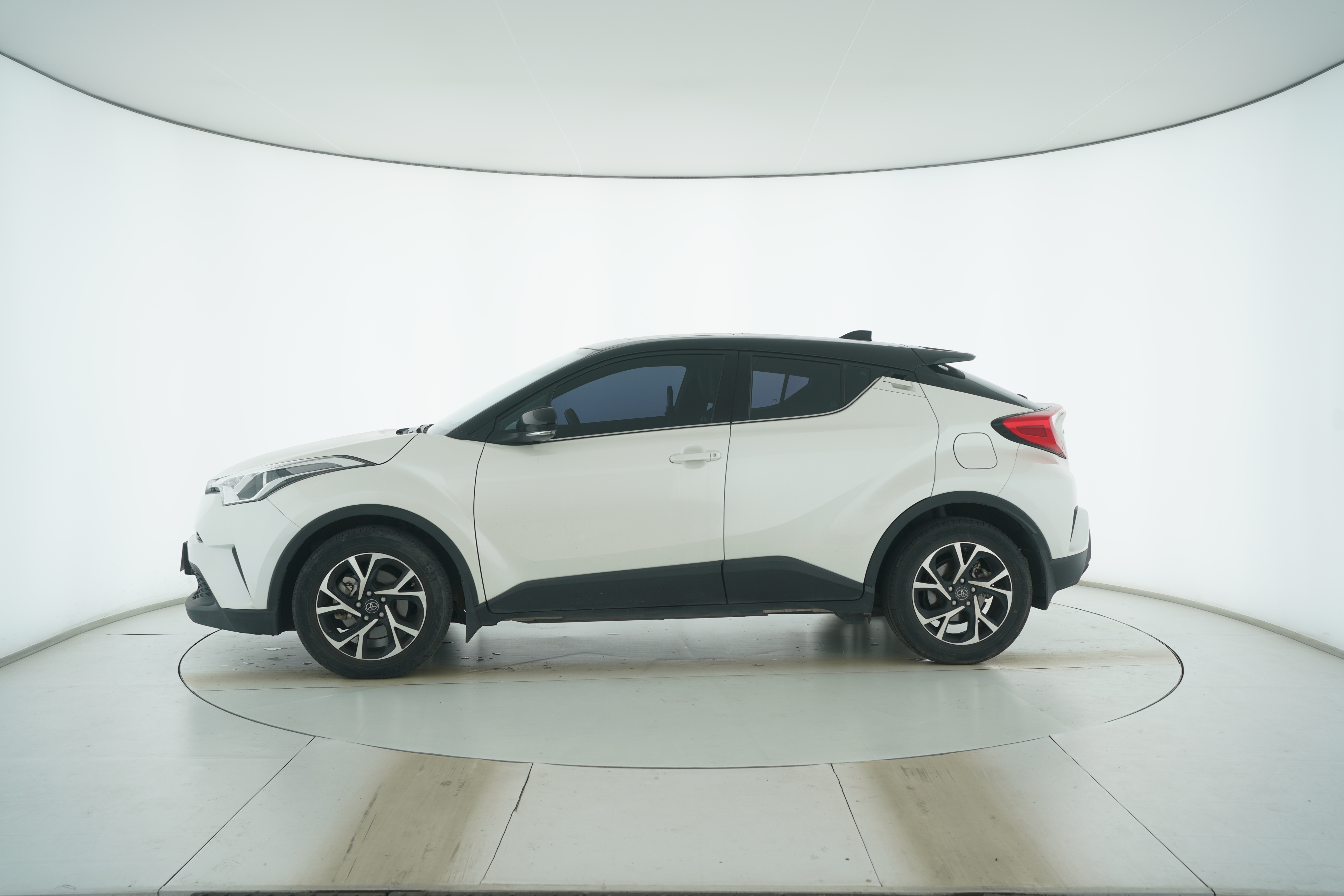 Toyota C-HR 2020 — фото 7