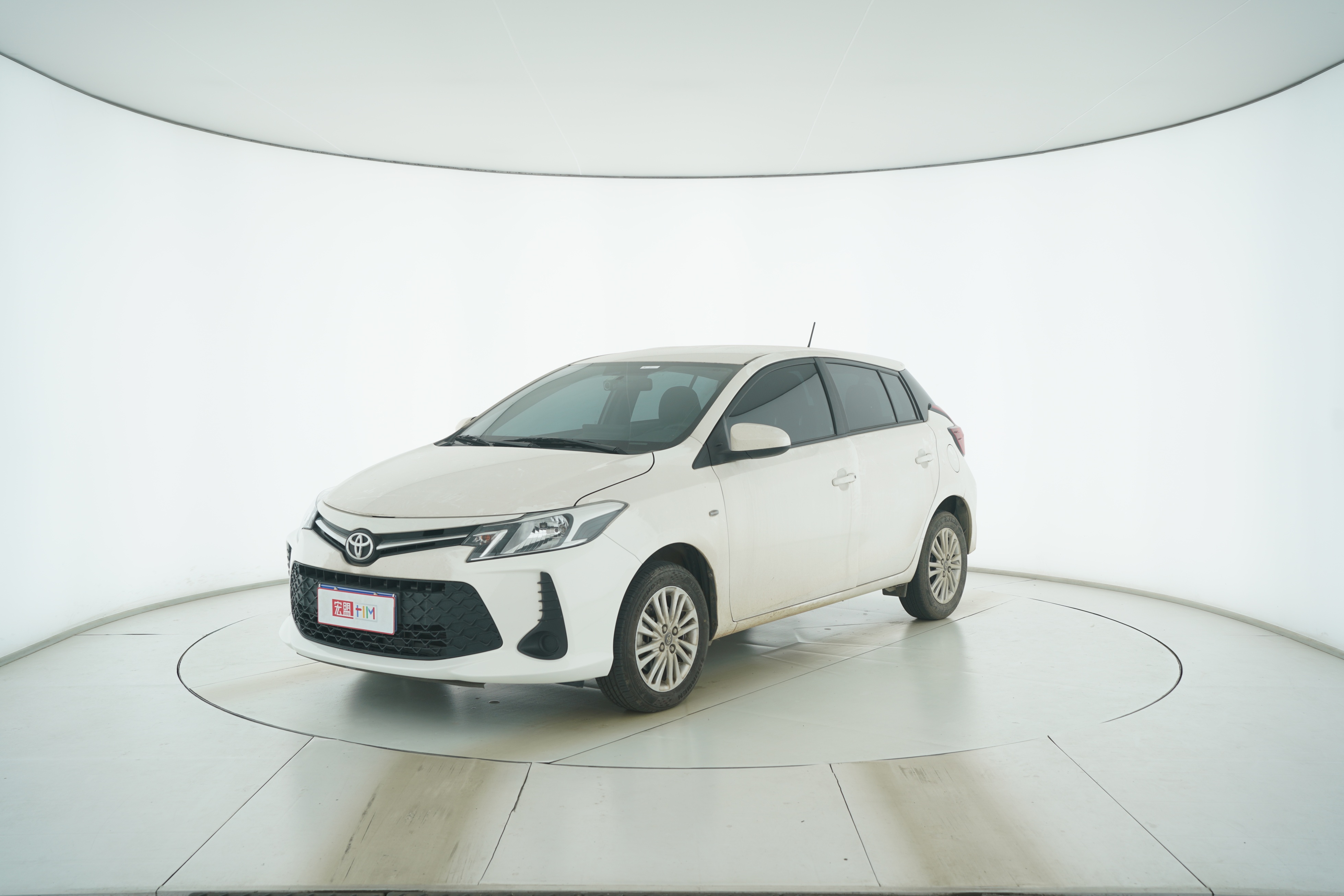 Toyota YARiS L 2020 — фото 1