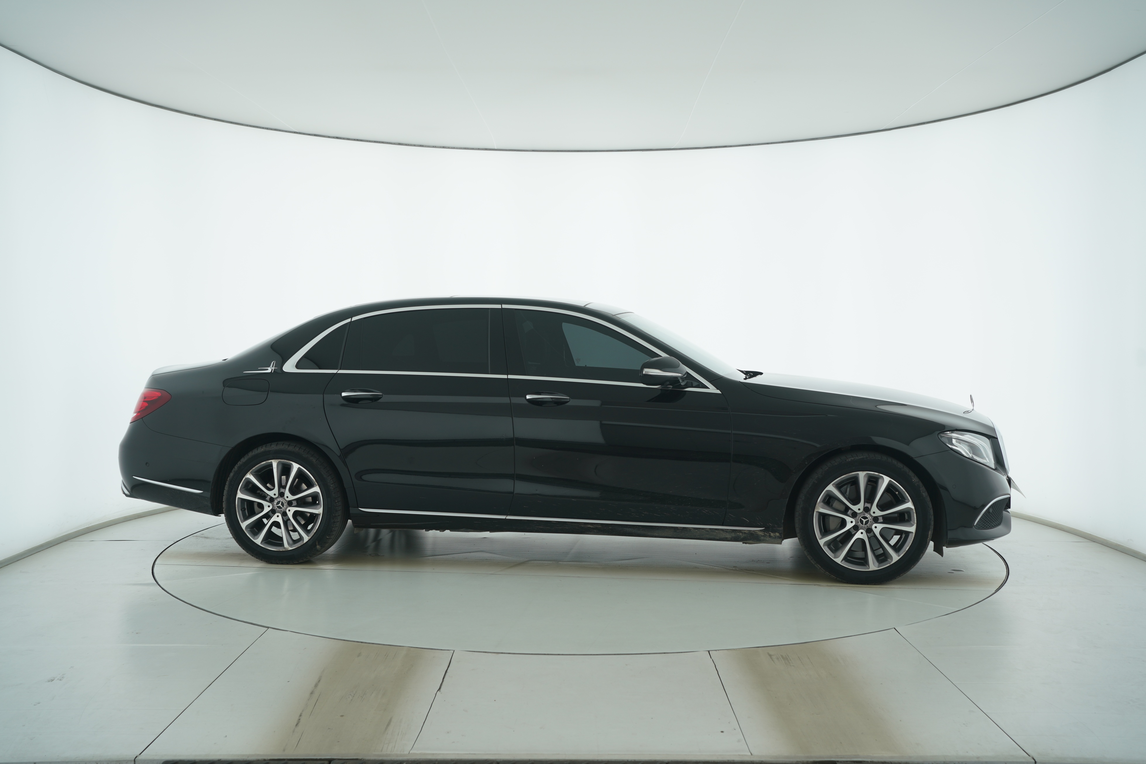 Mercedes Benz E-Class 2018 — фото 8