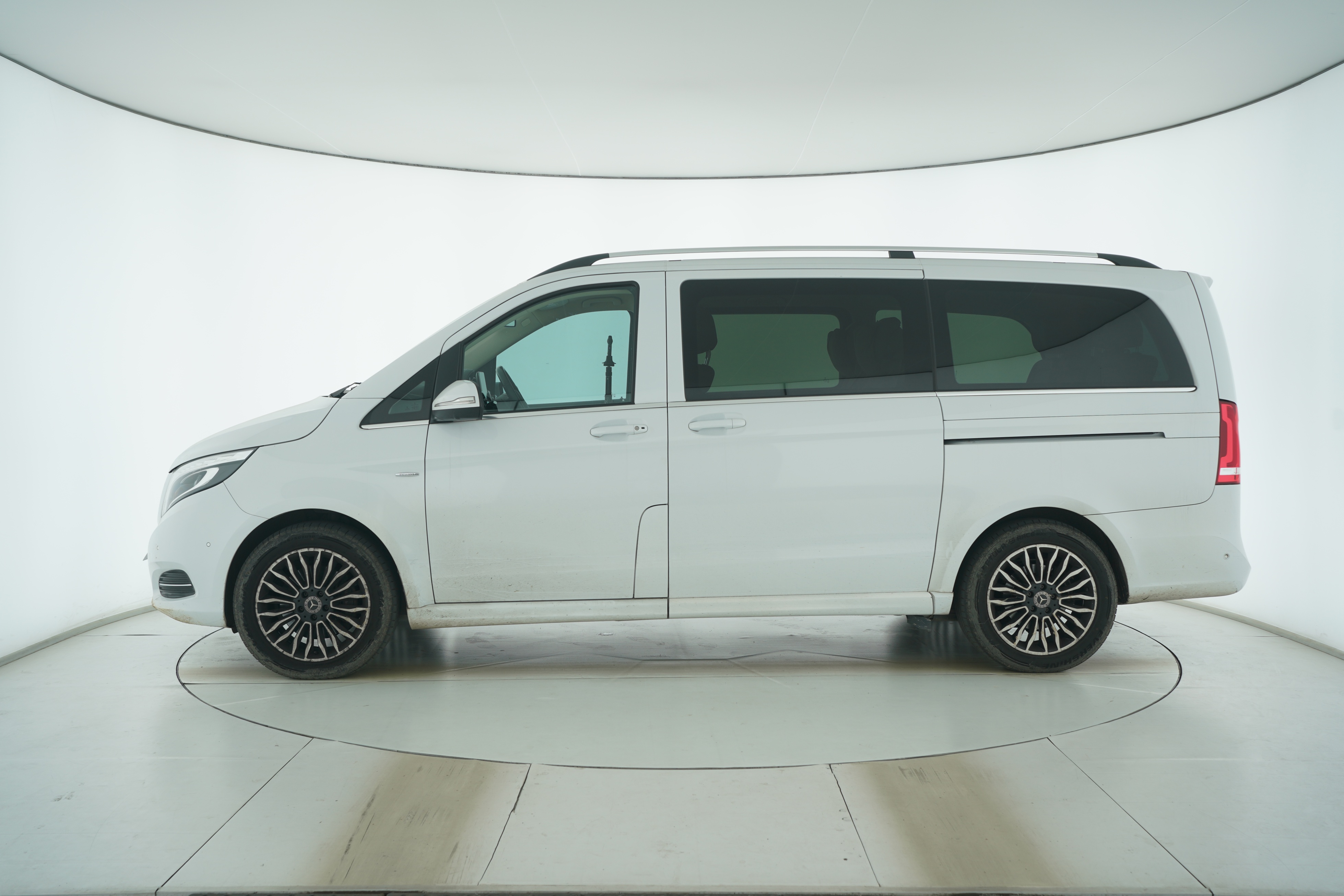 Mercedes Benz V-Class 2018 — фото 7