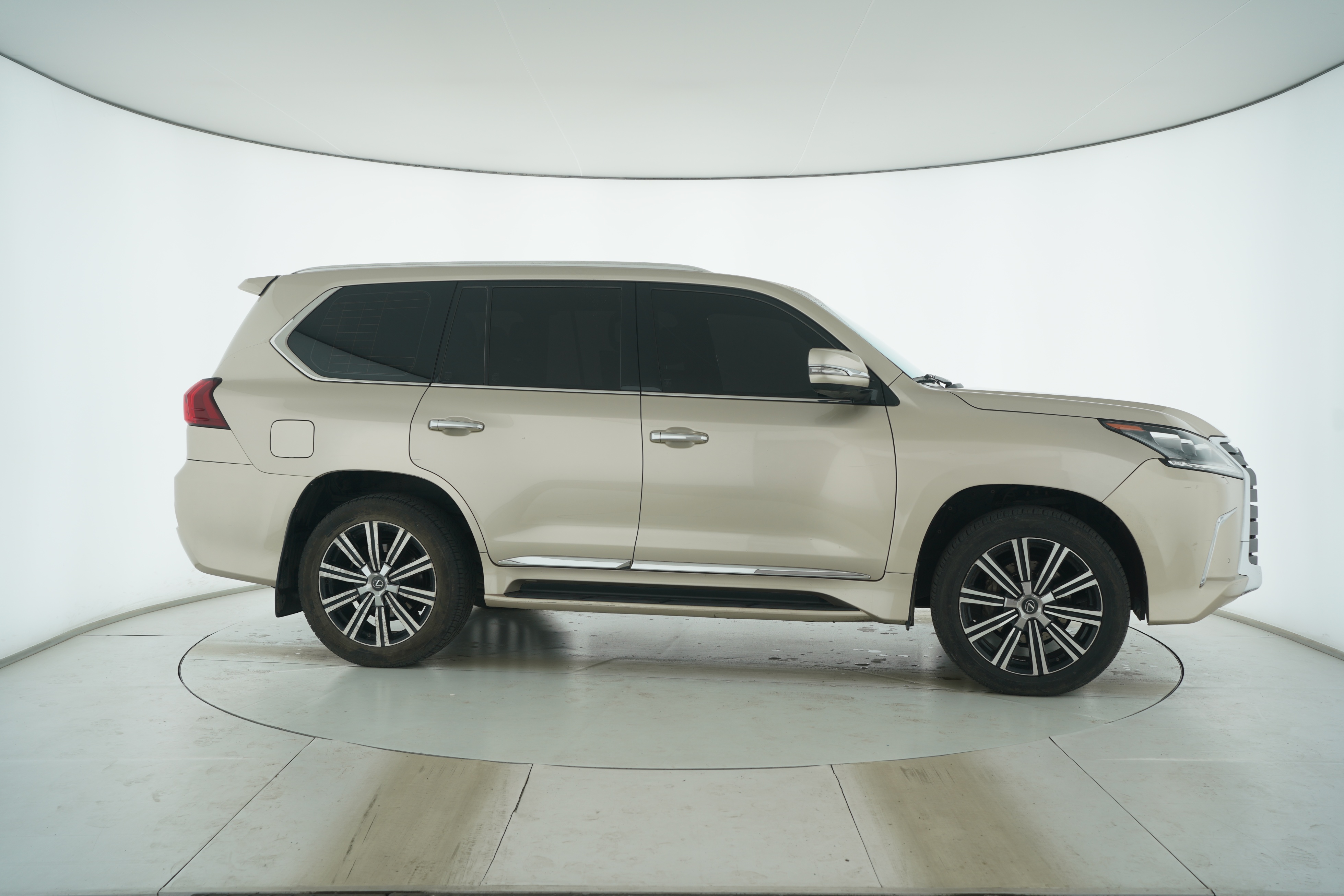 Lexus LX 2017 — фото 8