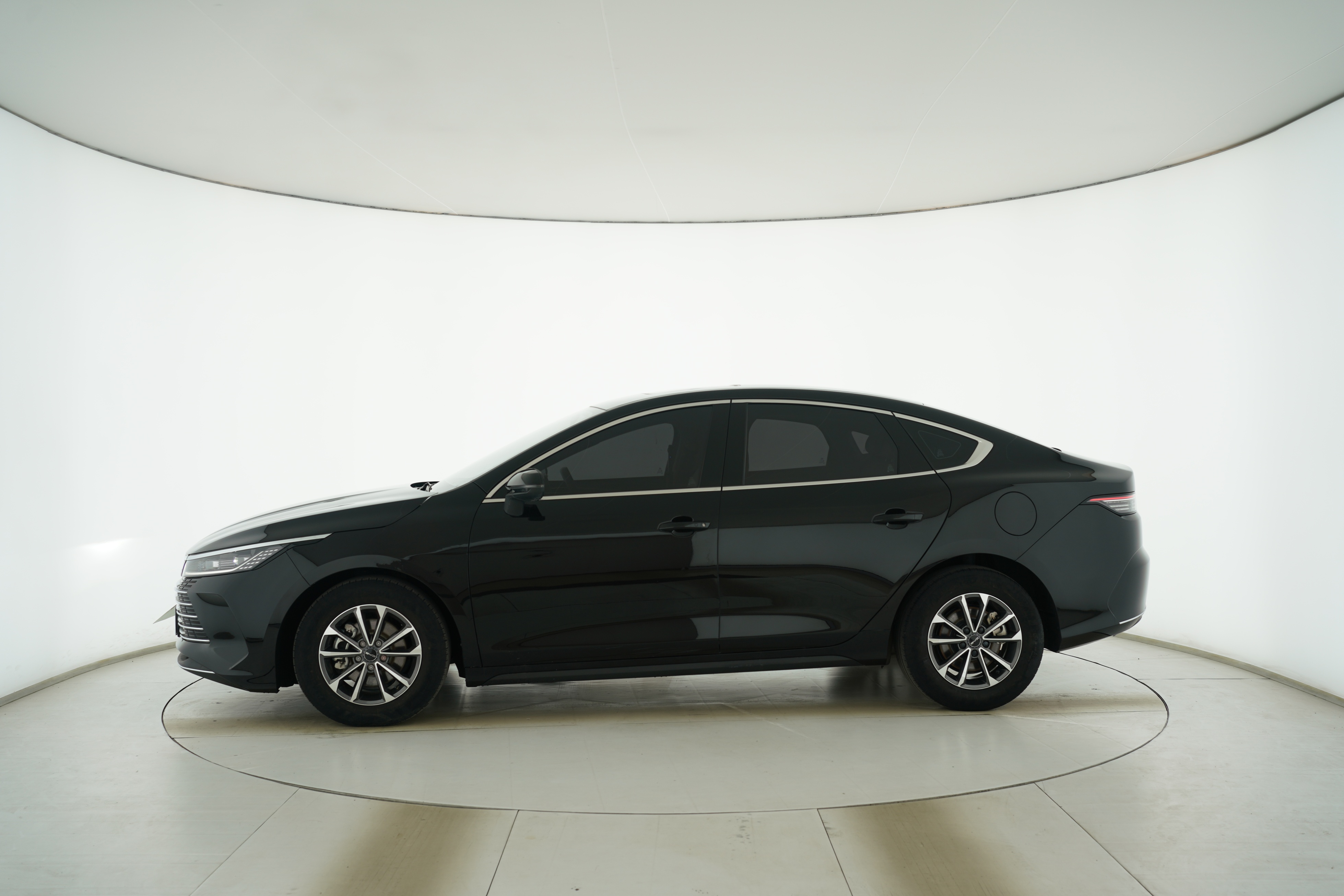 BYD QIN PLUS Hybrid 2023 — фото 7