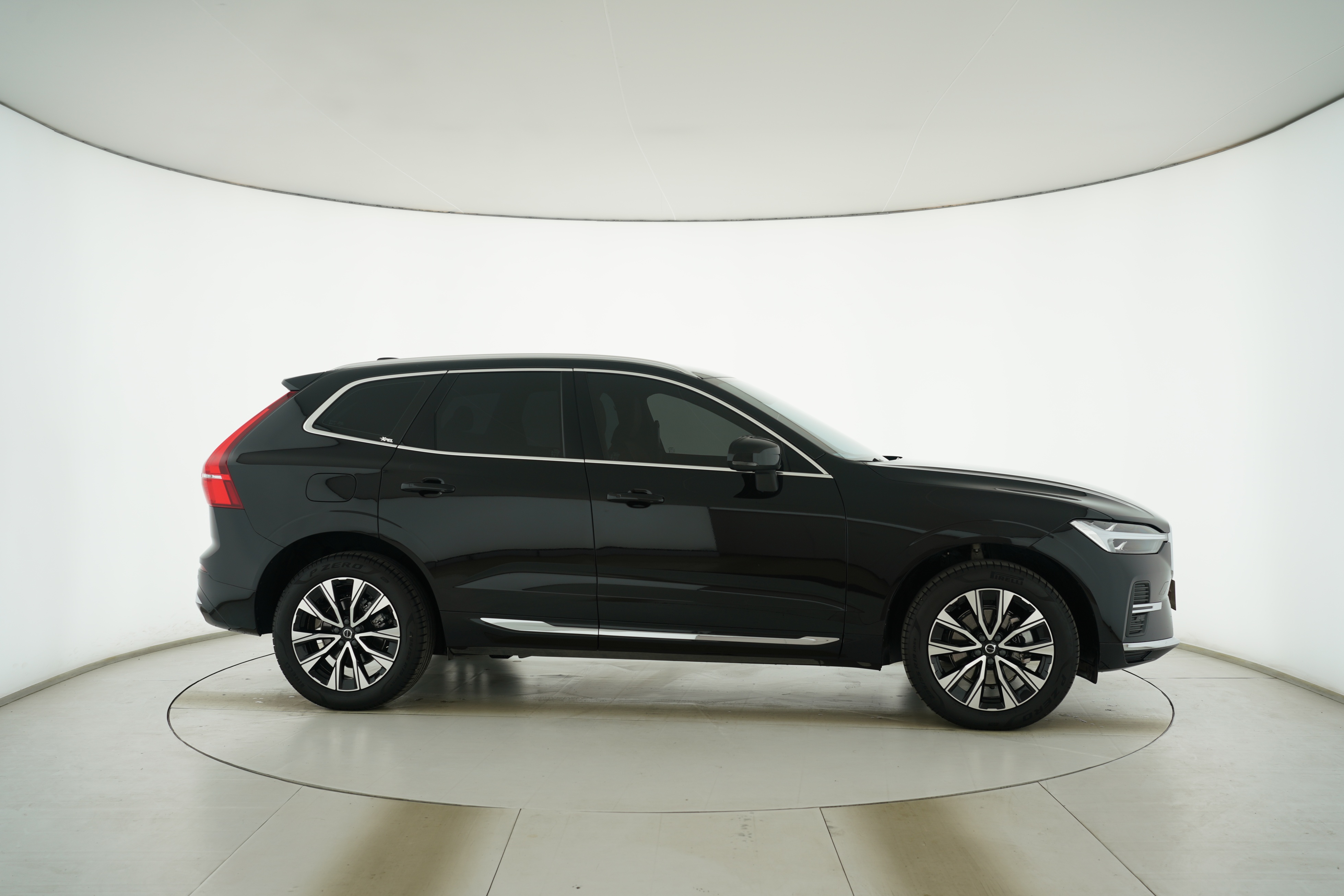 VOLVO XC60 2022 — фото 8