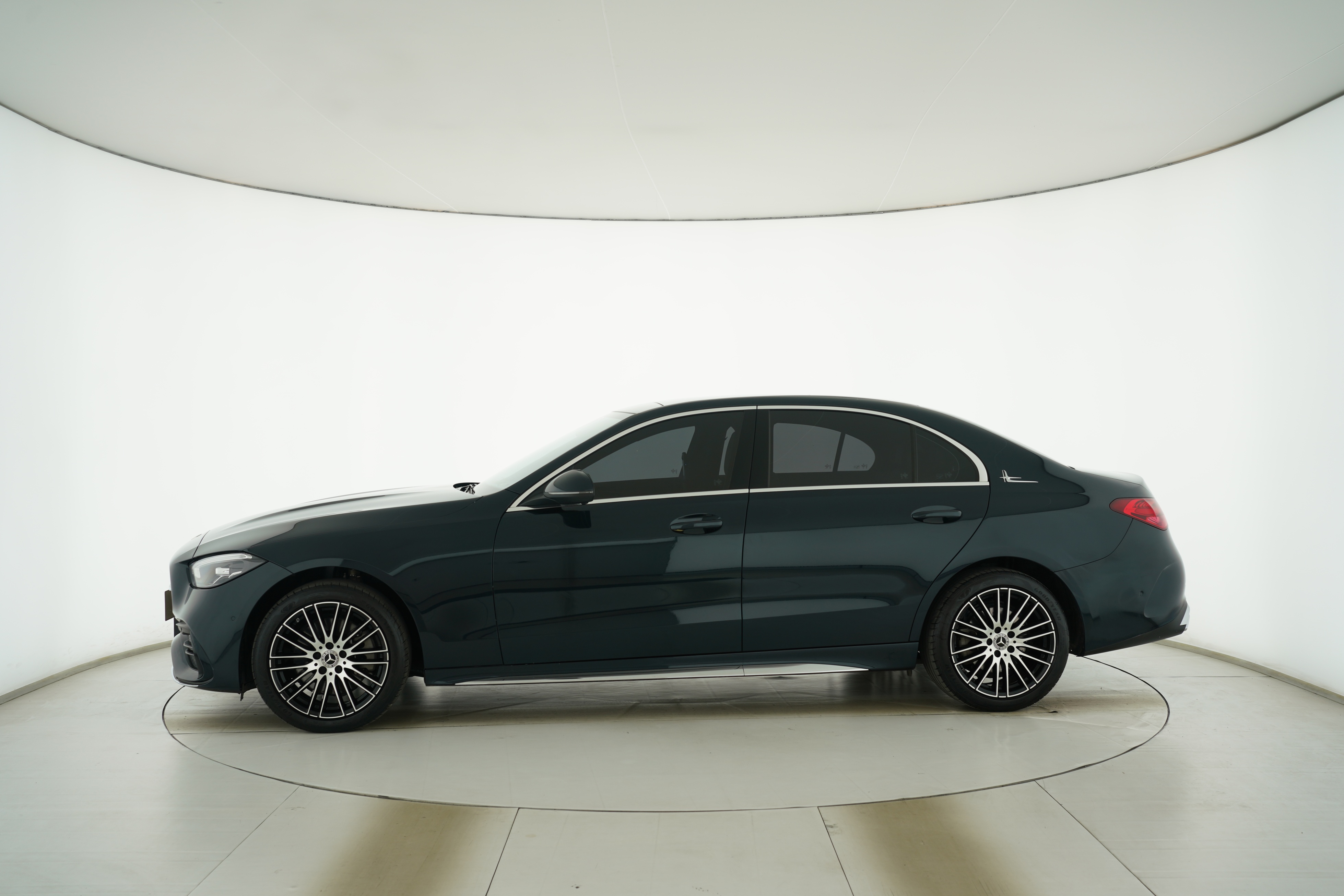 Mercedes Benz C-Class 2023 — фото 7