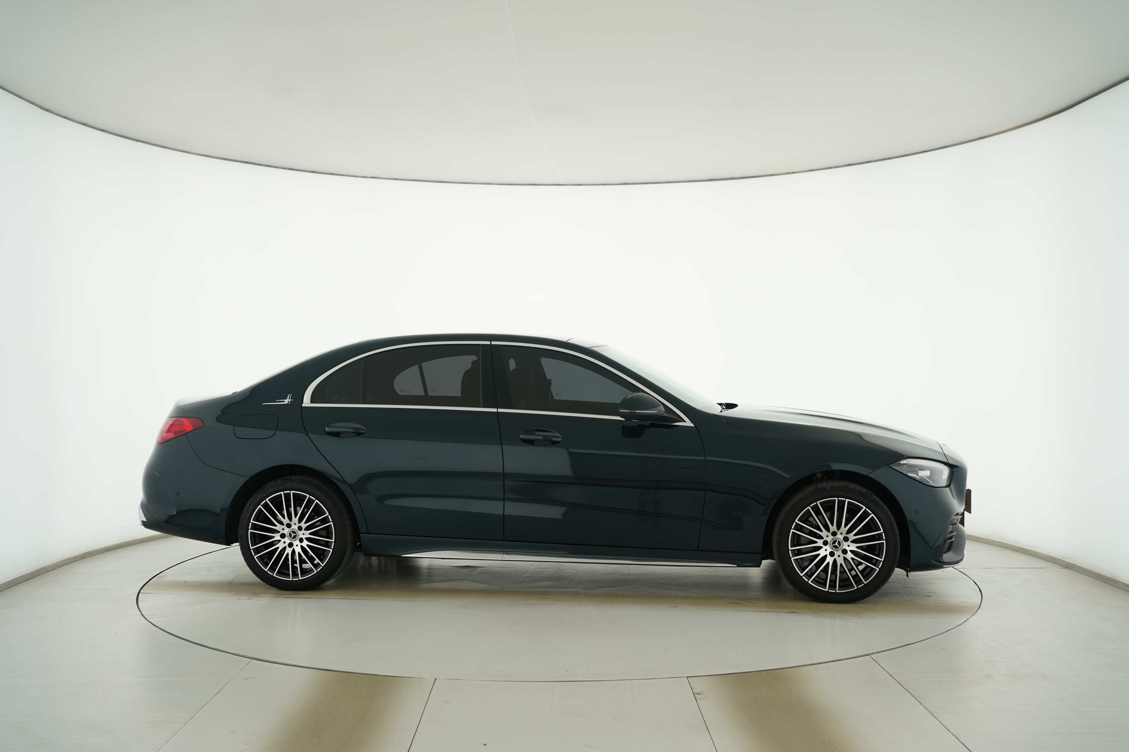 Mercedes Benz C-Class 2023 — фото 8