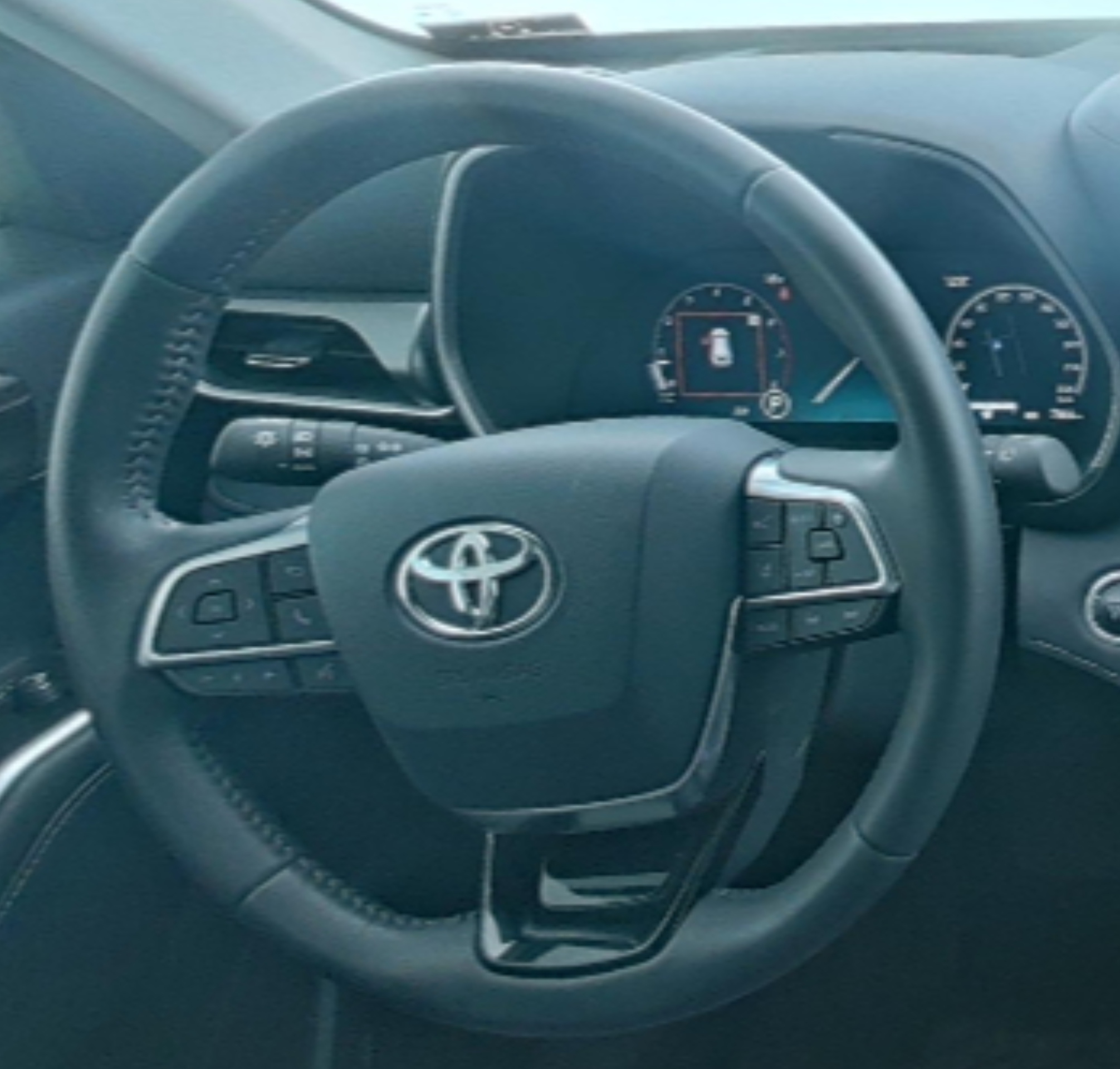 Toyota Highlander 2023 — фото 10