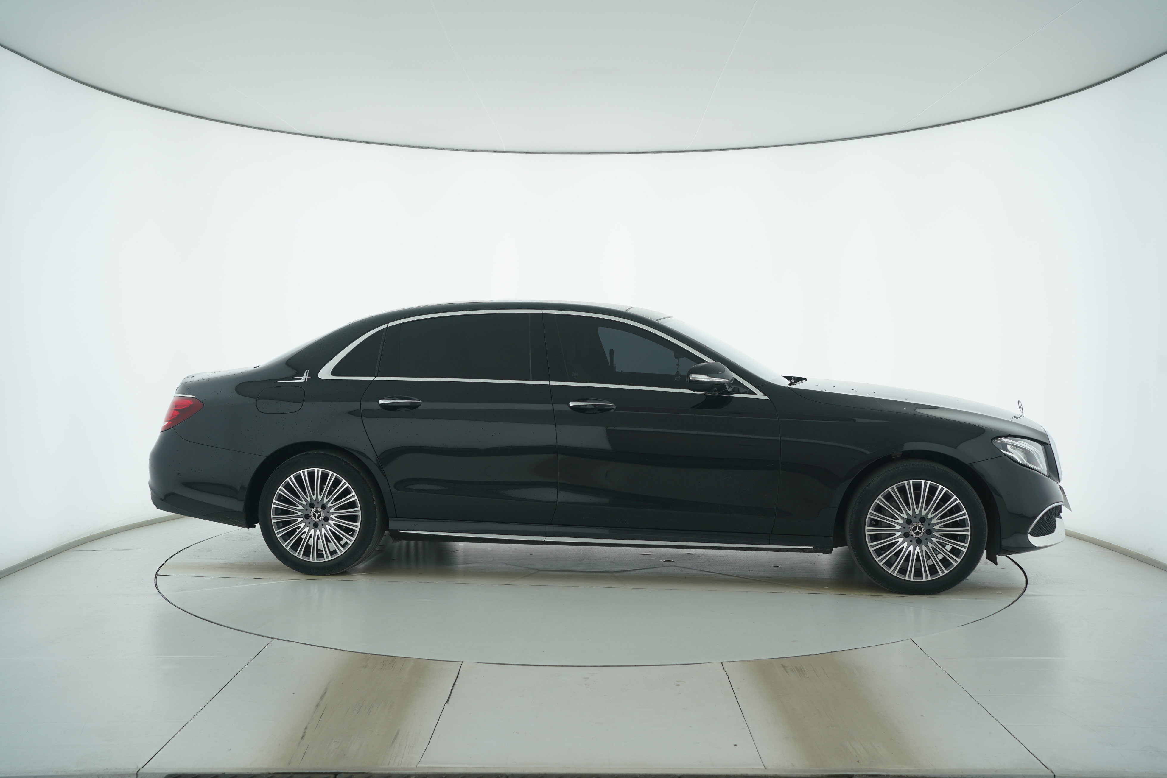 Mercedes Benz E-Class 2020 — фото 8