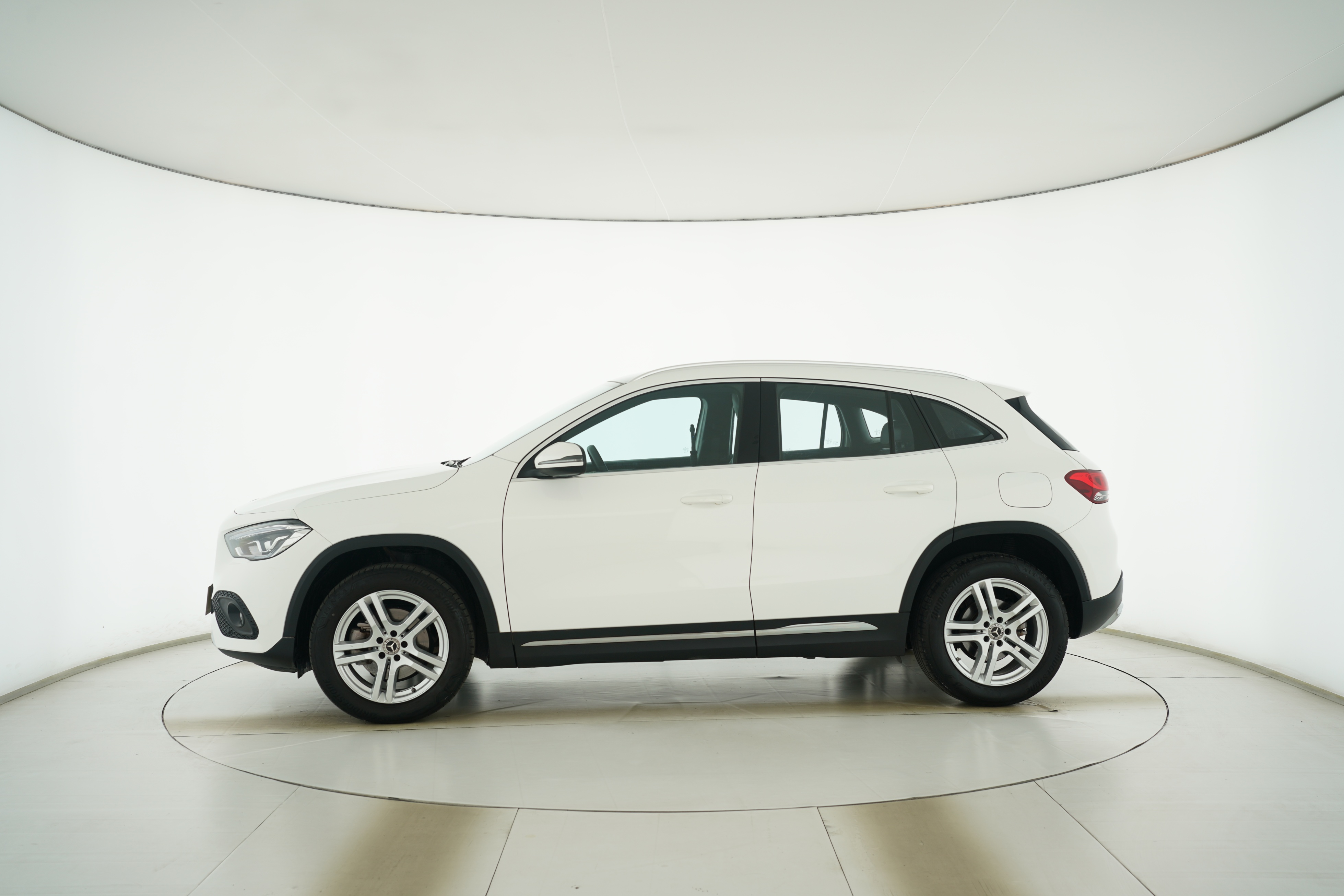 Mercedes Benz GLA 2023 — фото 7