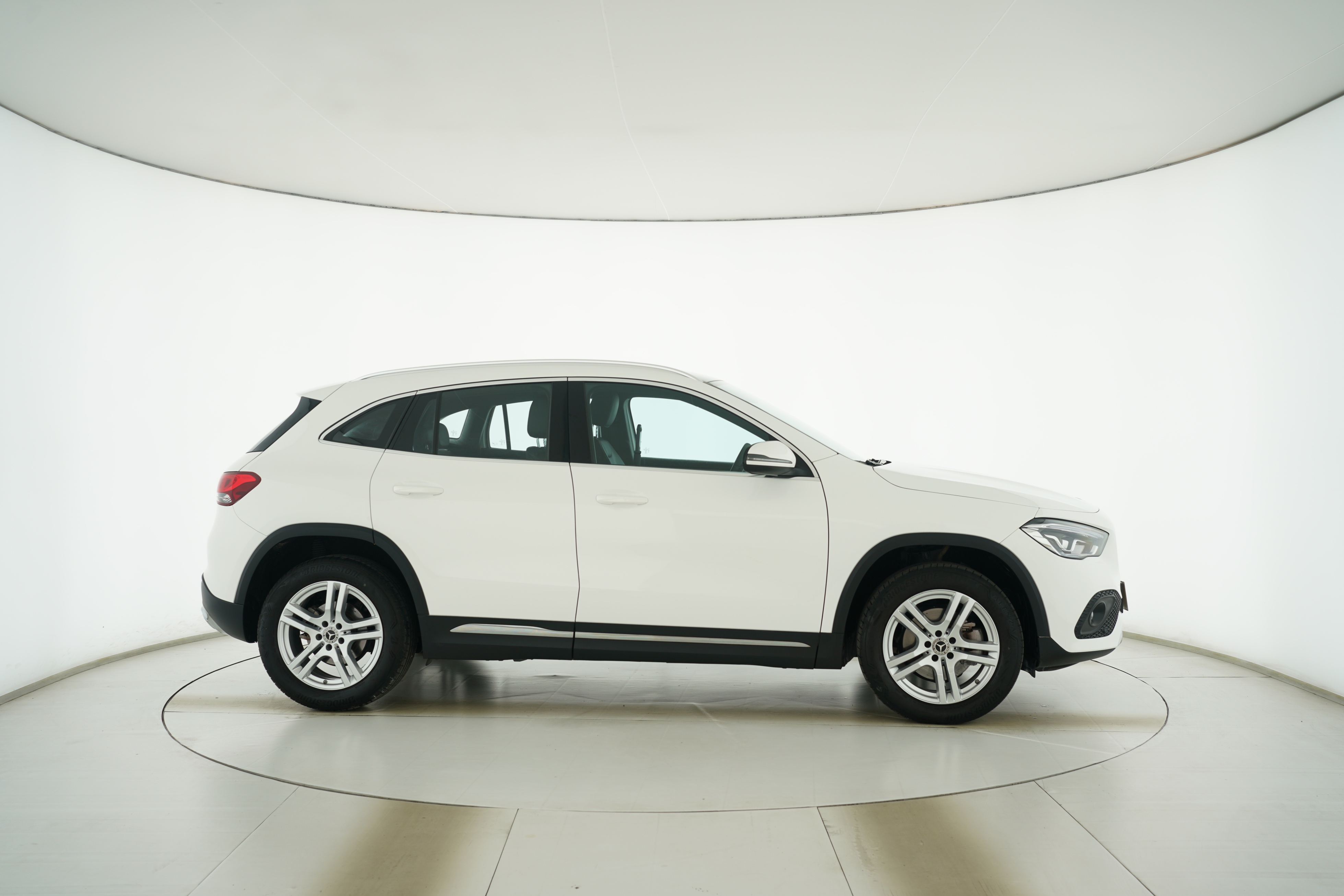 Mercedes Benz GLA 2023 — фото 8