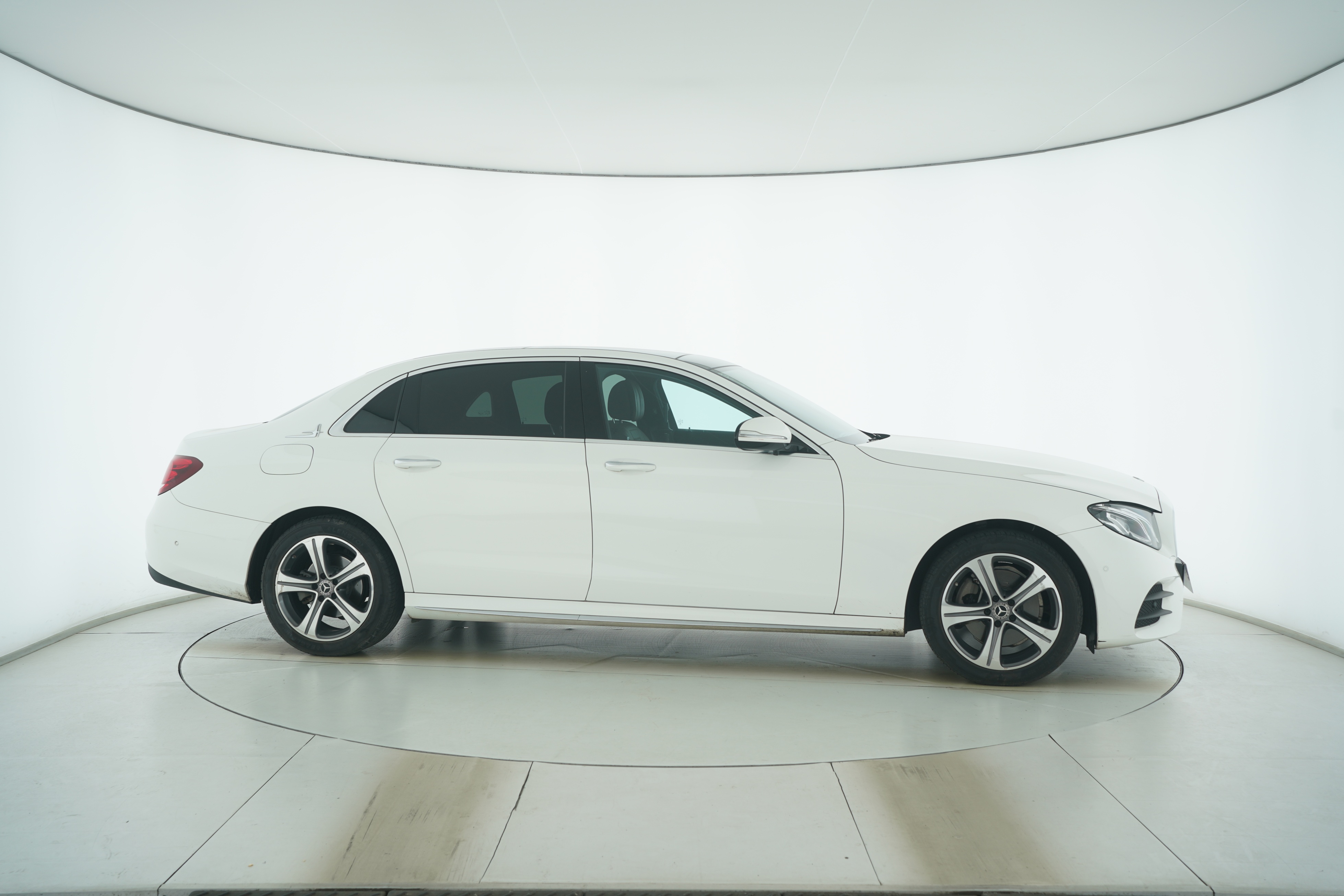 Mercedes Benz E-Class 2020 — фото 8