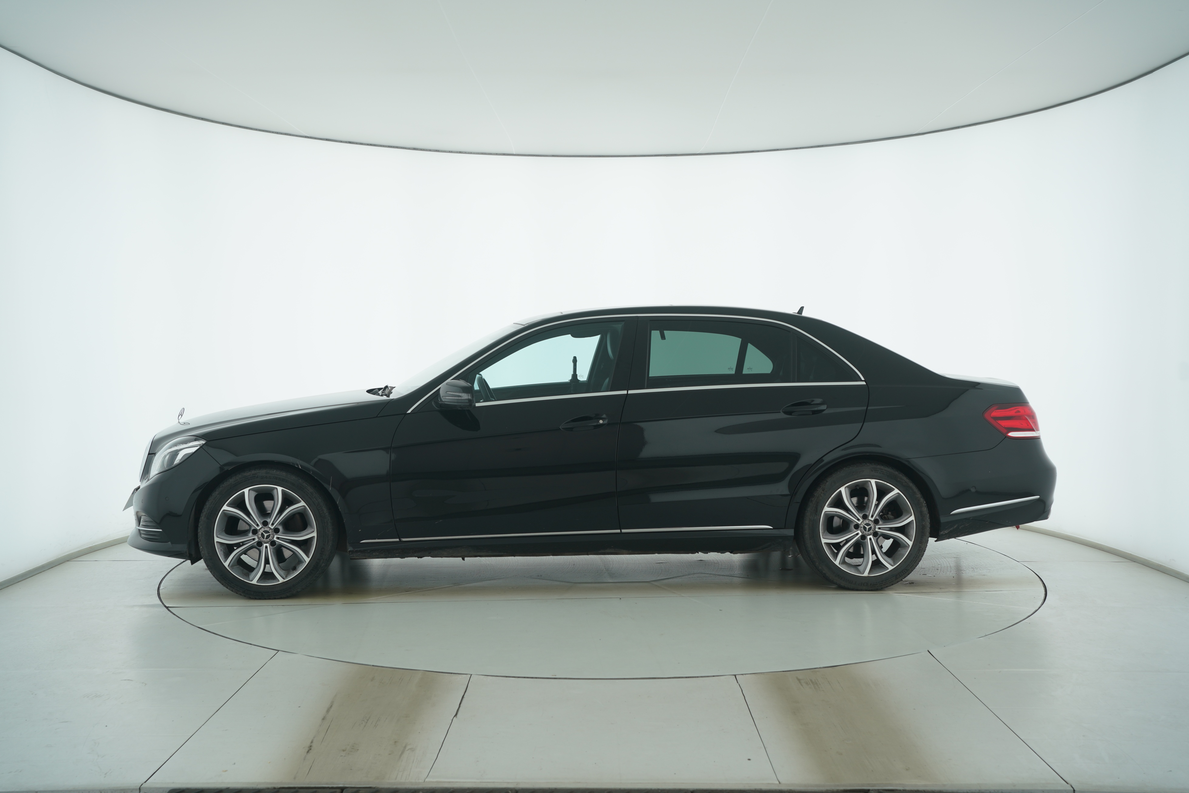Mercedes Benz E-Class 2015 — фото 7
