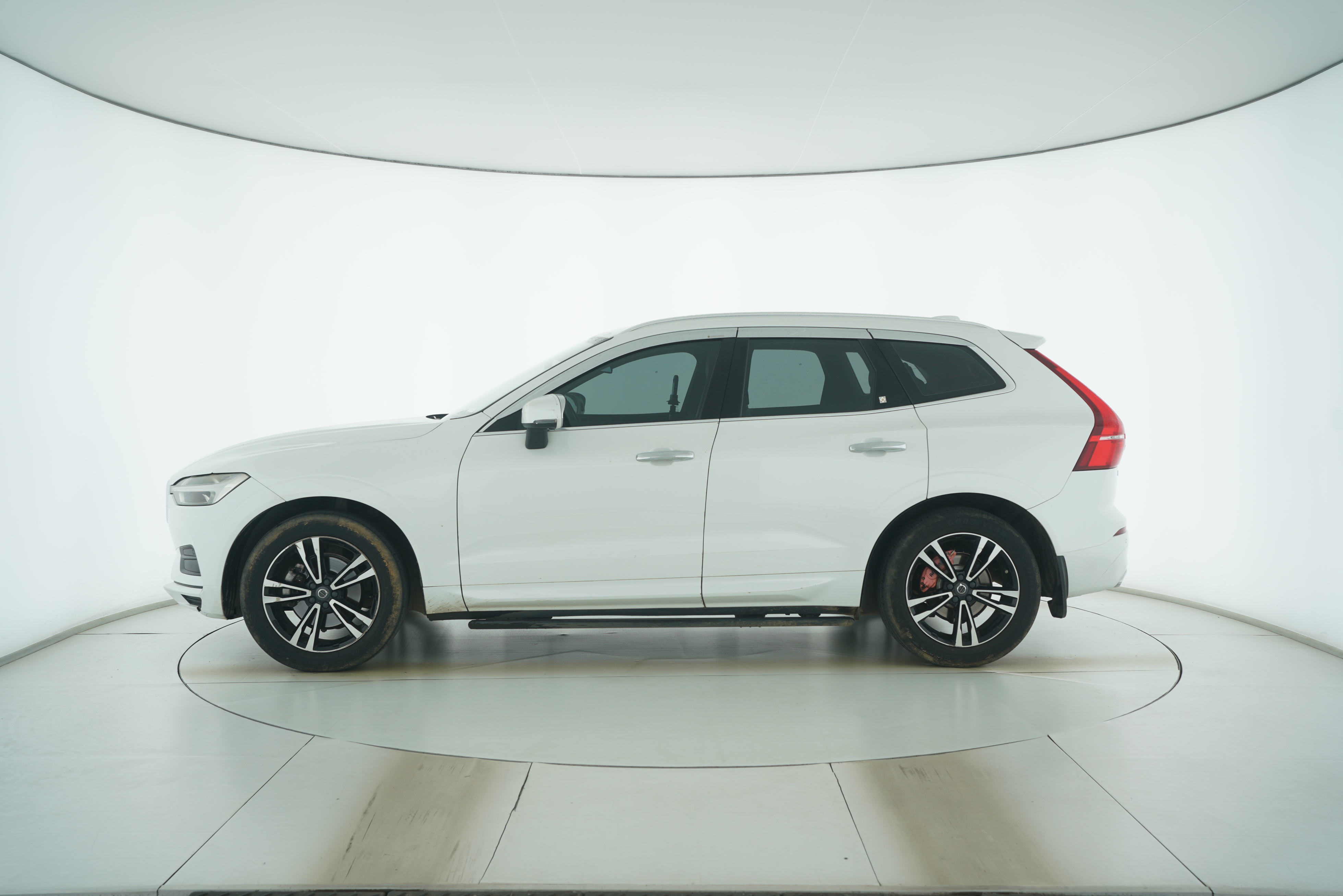 VOLVO XC60 2019 — фото 7