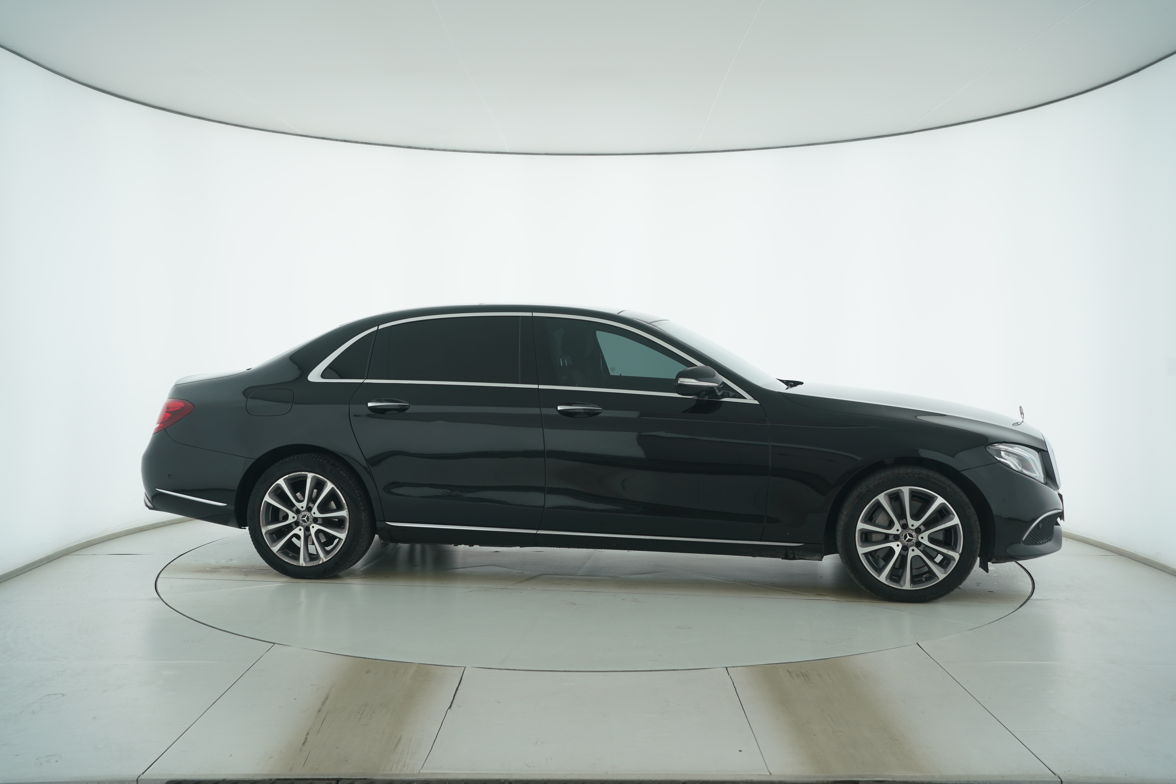 Mercedes Benz E-Class 2020 — фото 8