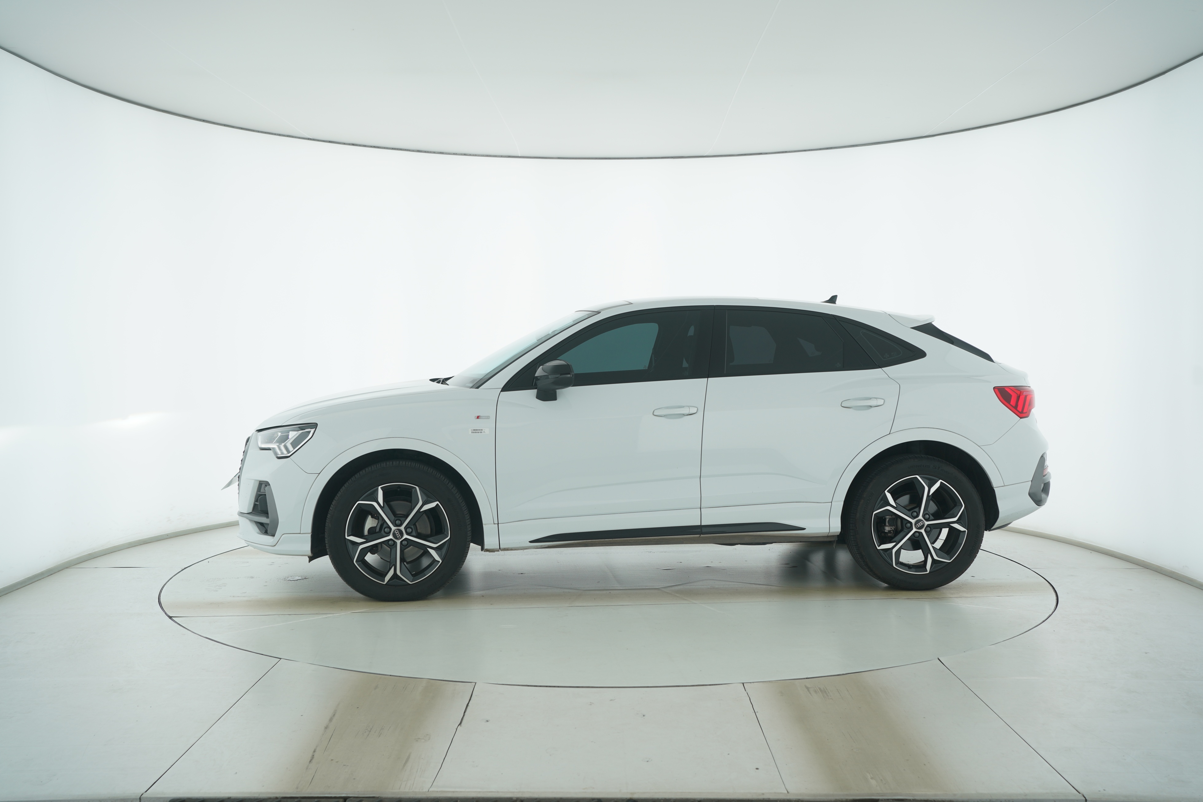 Audi Q3 Sportback 2024 — фото 7
