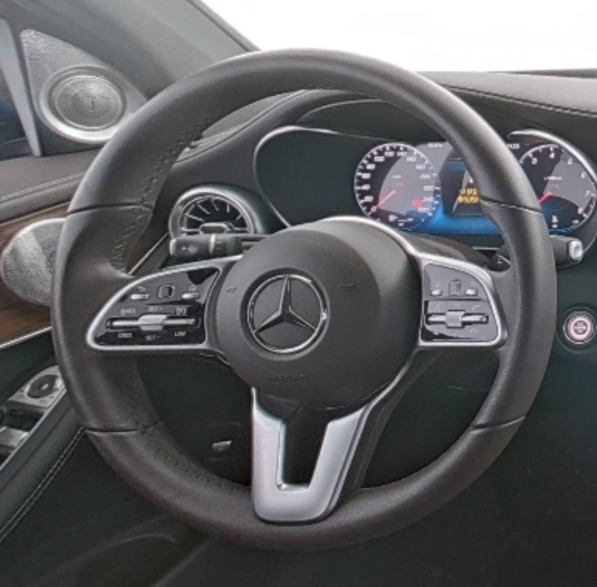 Mercedes Benz GLC 2020 — фото 10