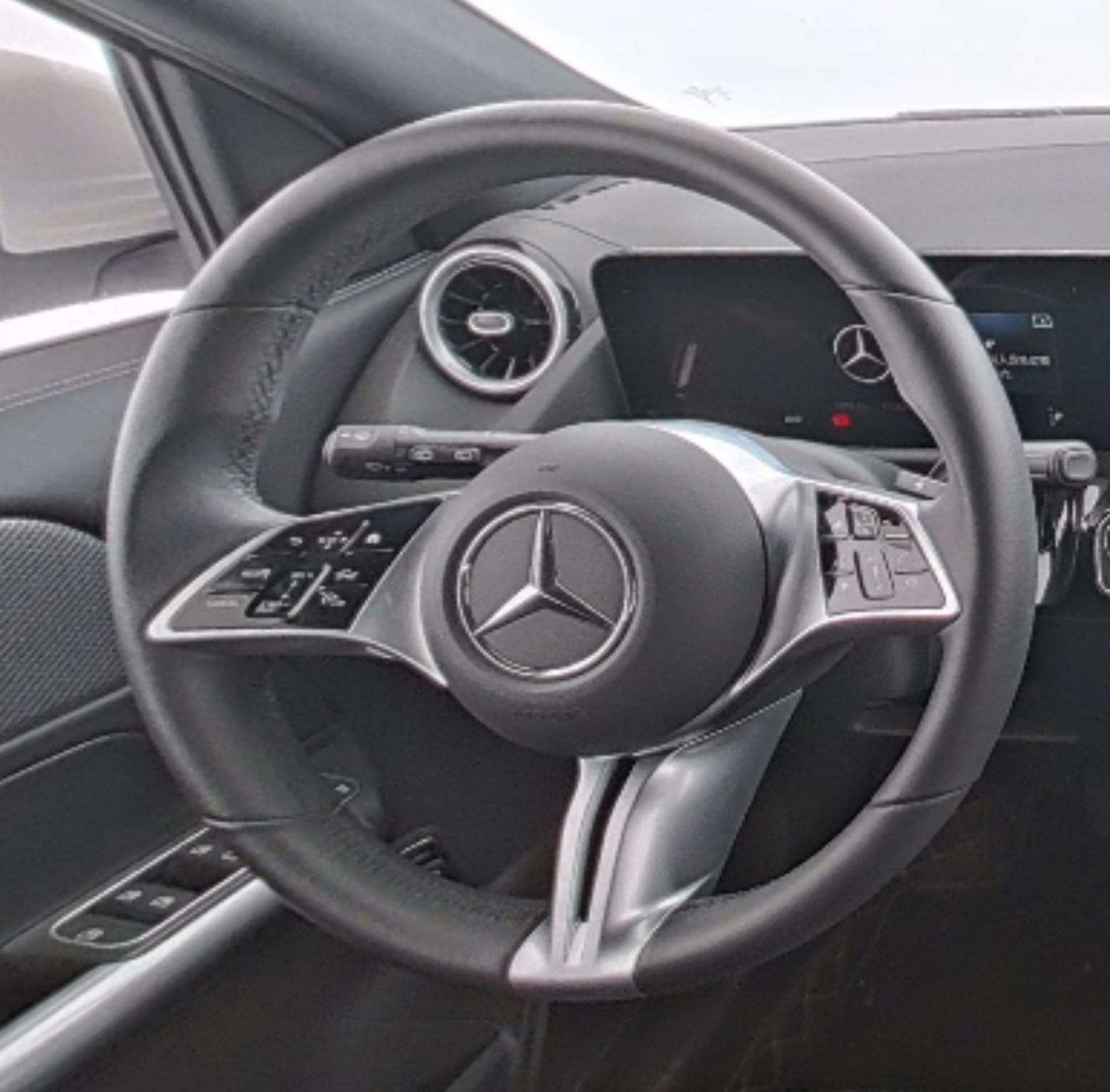 Mercedes Benz GLA 2024 — фото 10