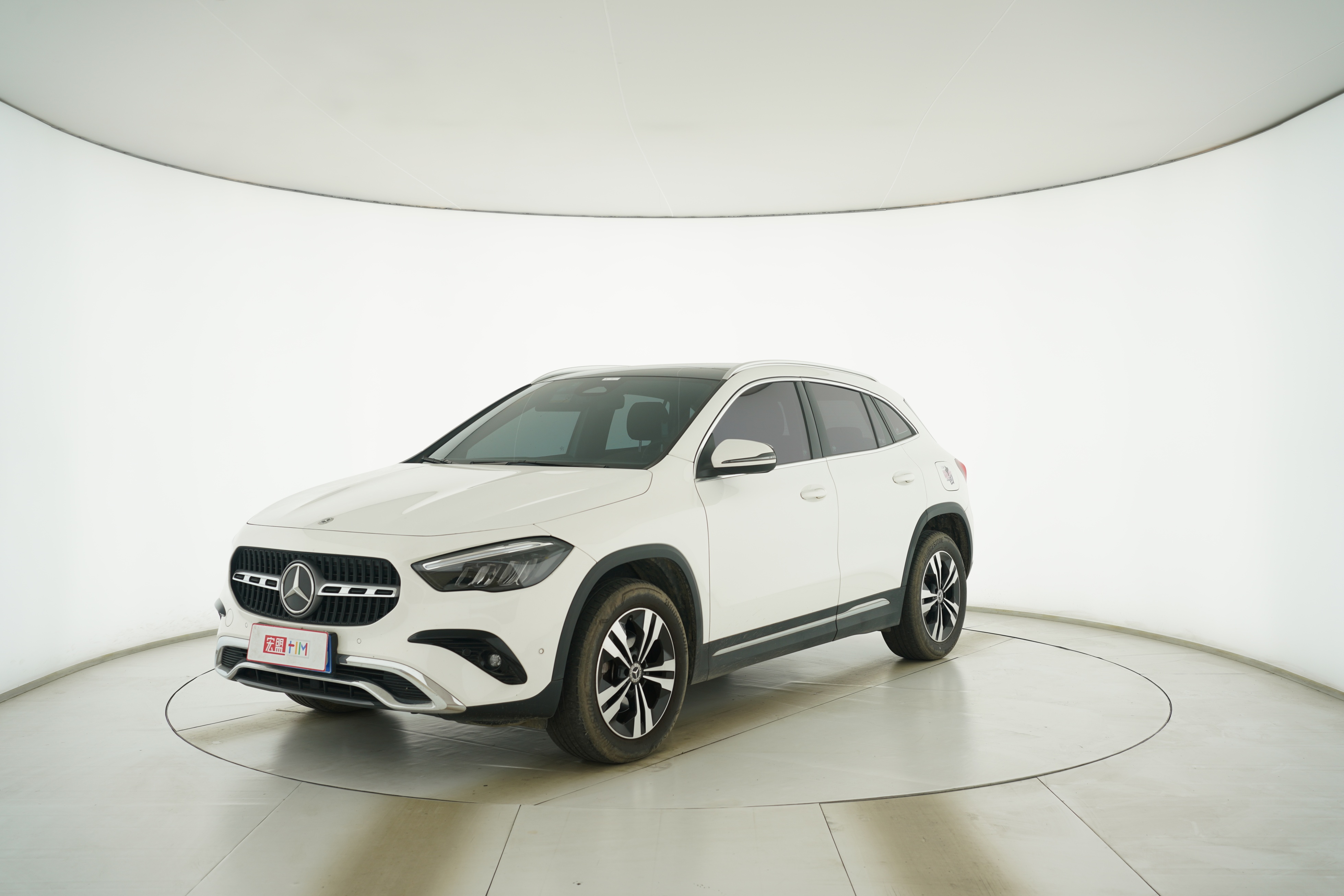Mercedes Benz GLA 2024 — фото 1