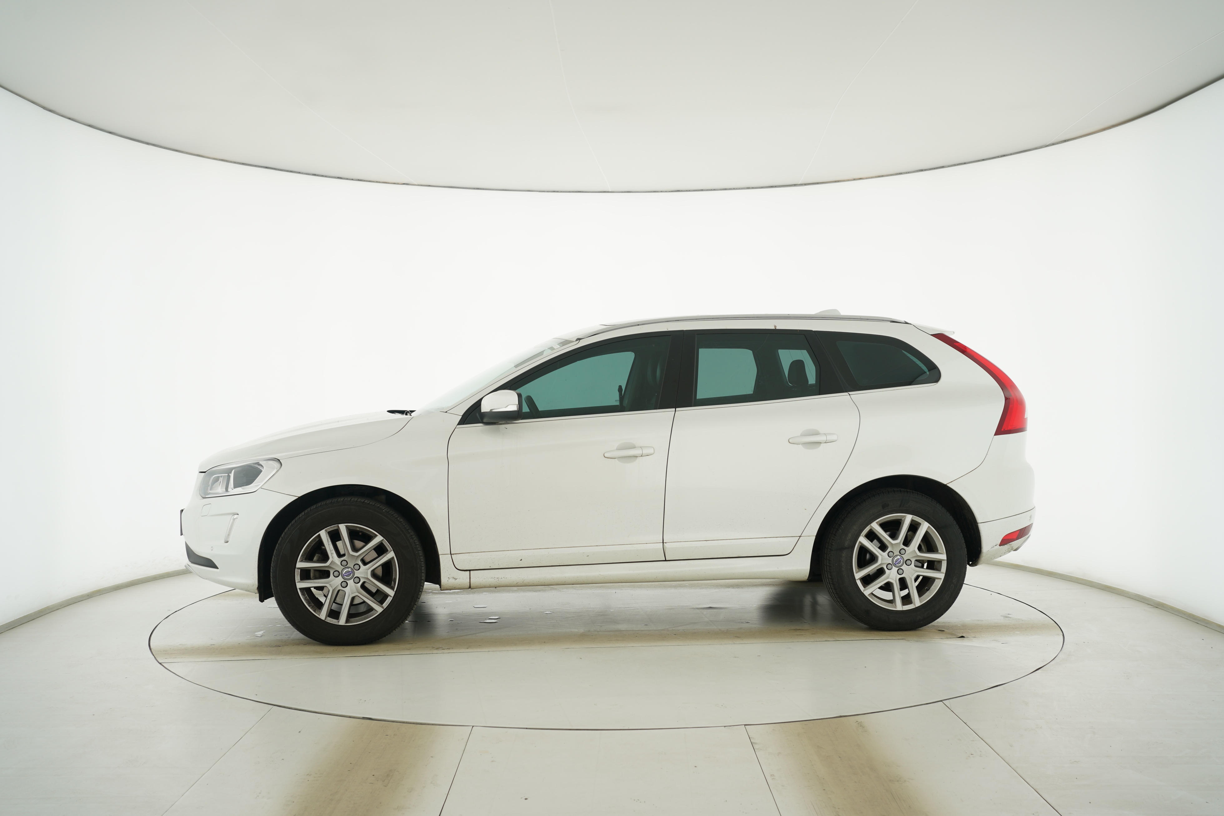 VOLVO XC60 2017 — фото 7