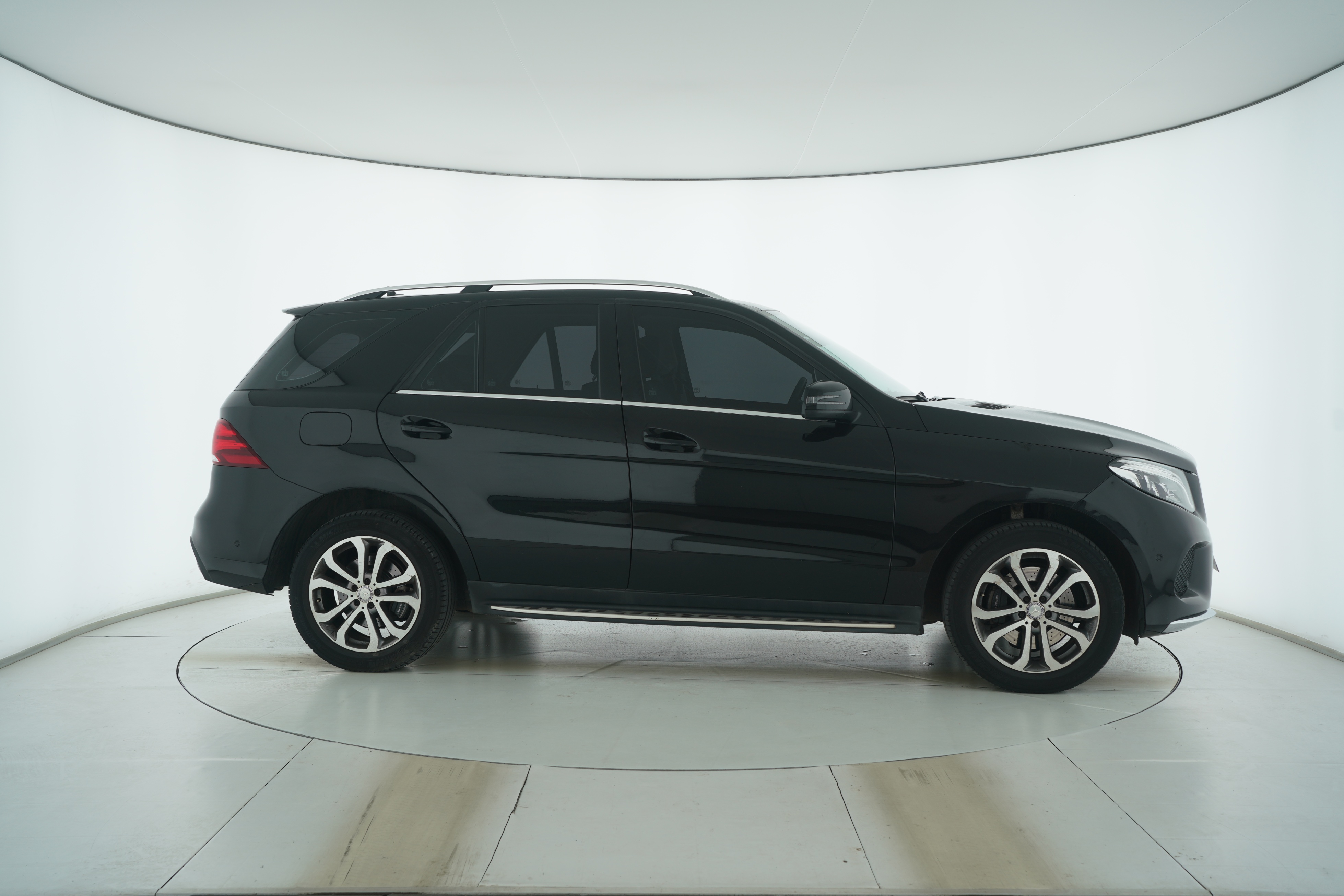 Mercedes Benz GLE 2016 — фото 8