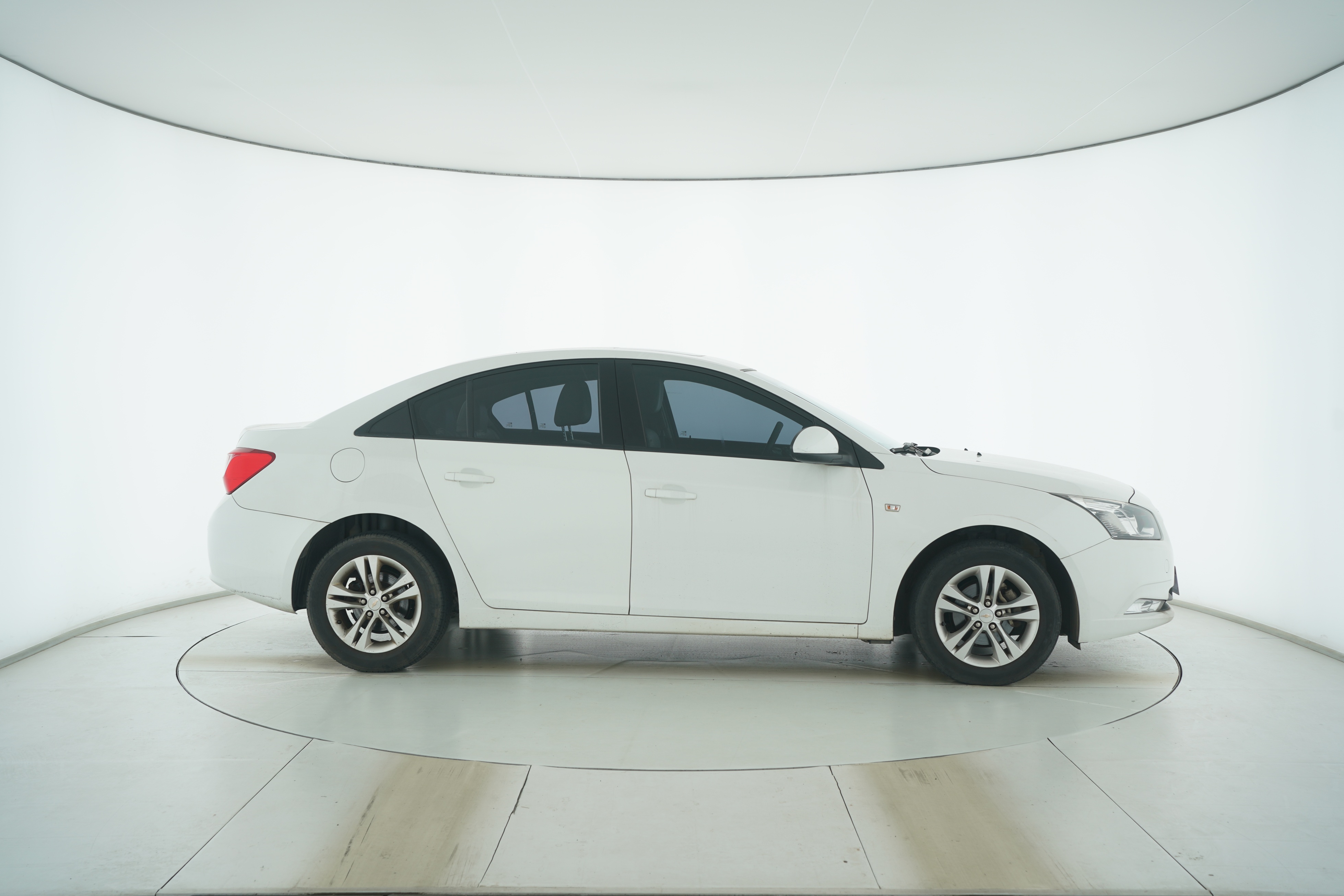 Chevrolet Cruz 2011 — фото 8
