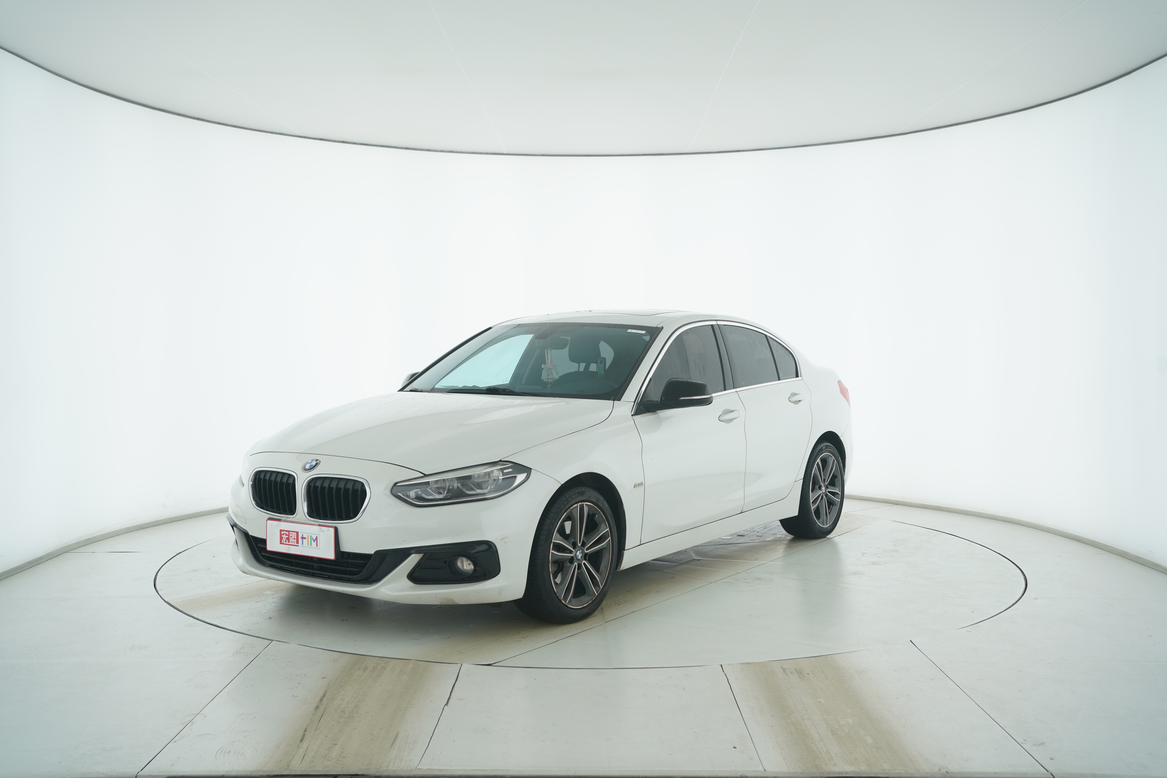 BMW 1 Series 2018 — фото 1
