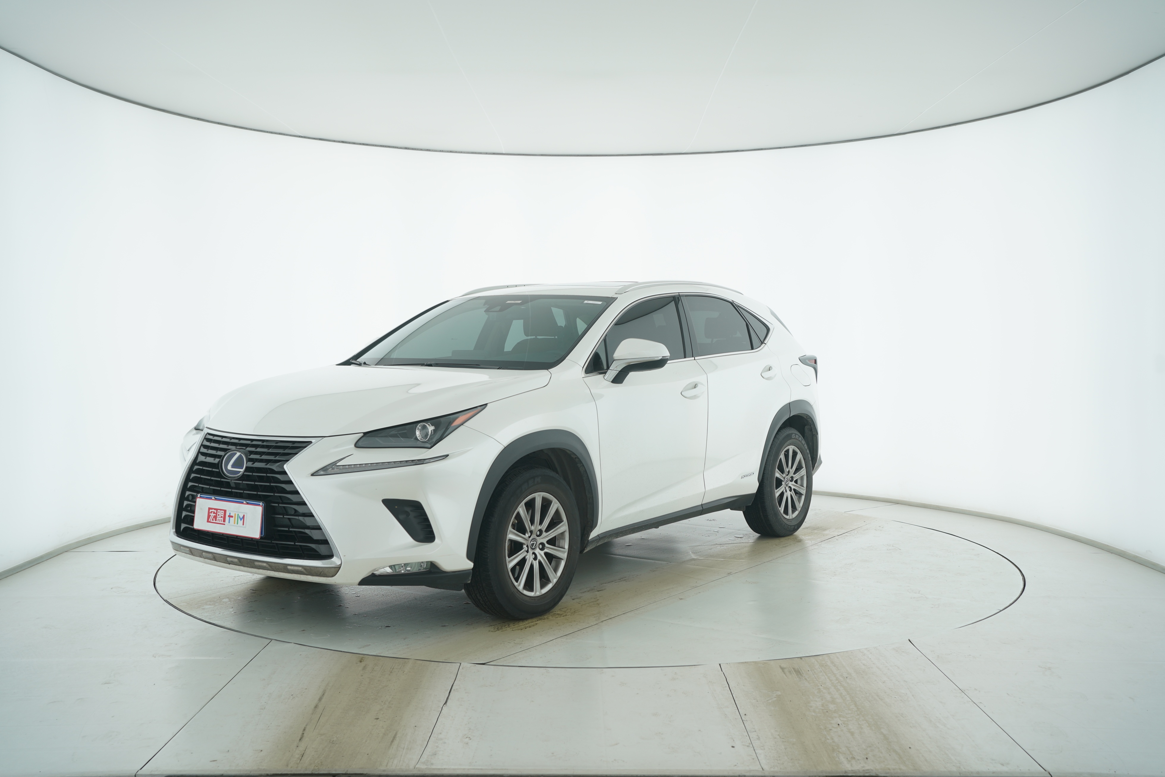 Lexus NX 2020 — фото 1