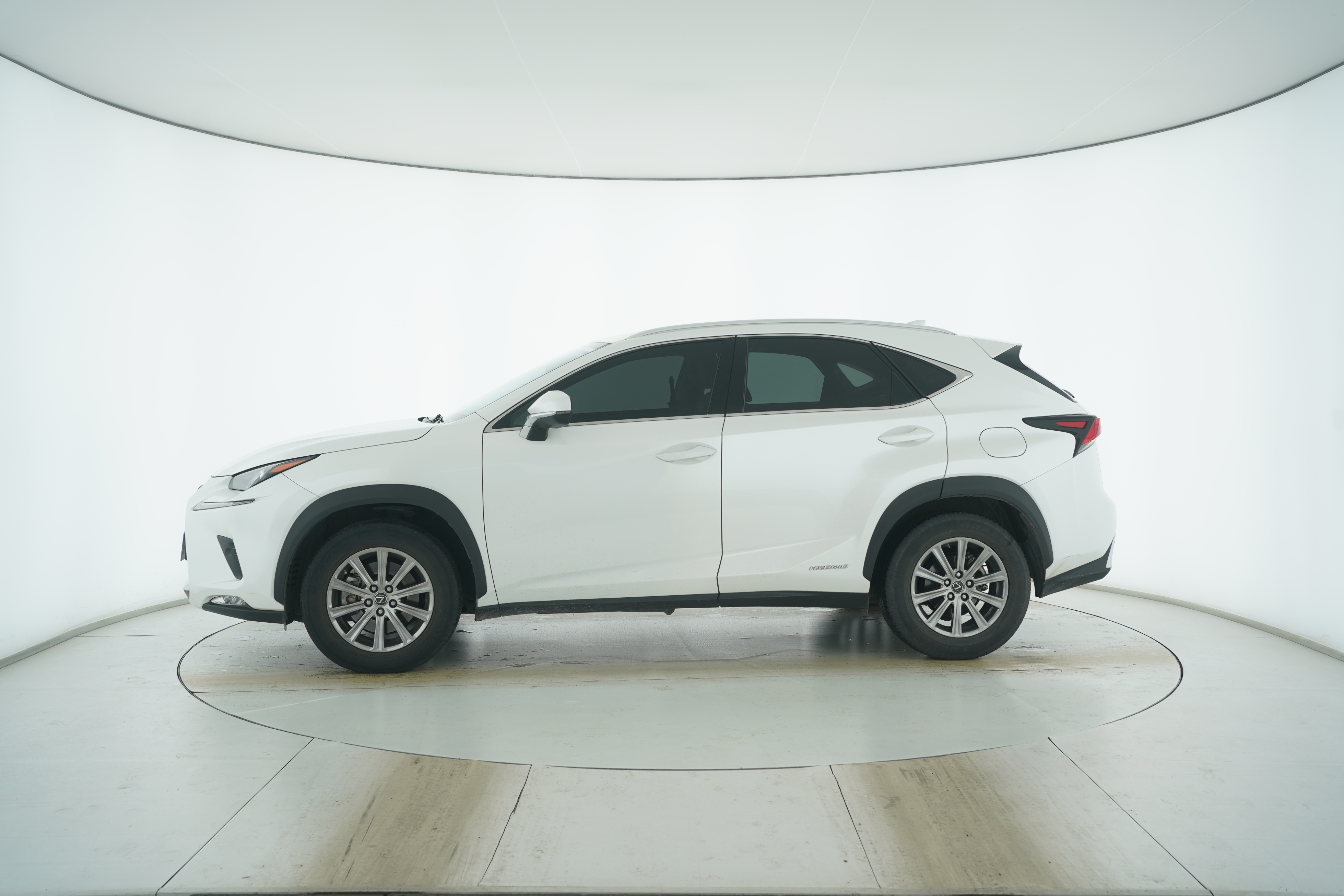 Lexus NX 2020 — фото 7