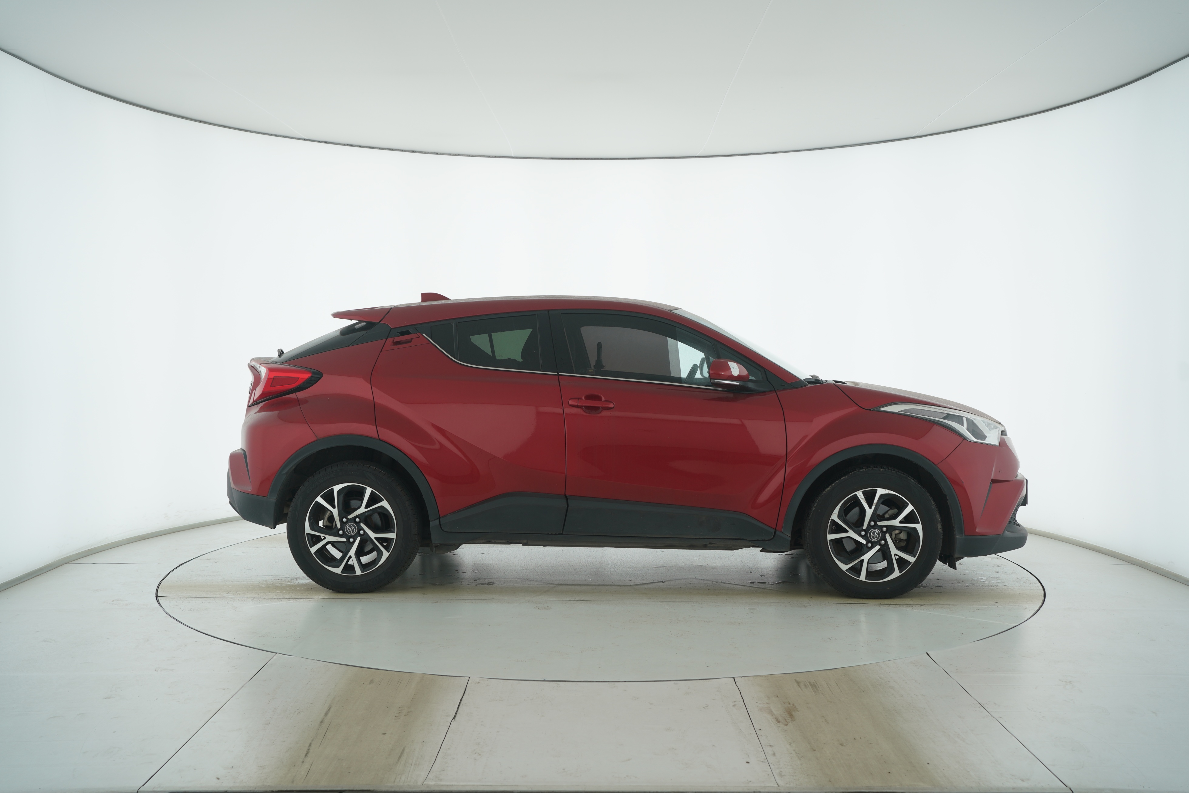 Toyota C-HR 2018 — фото 8