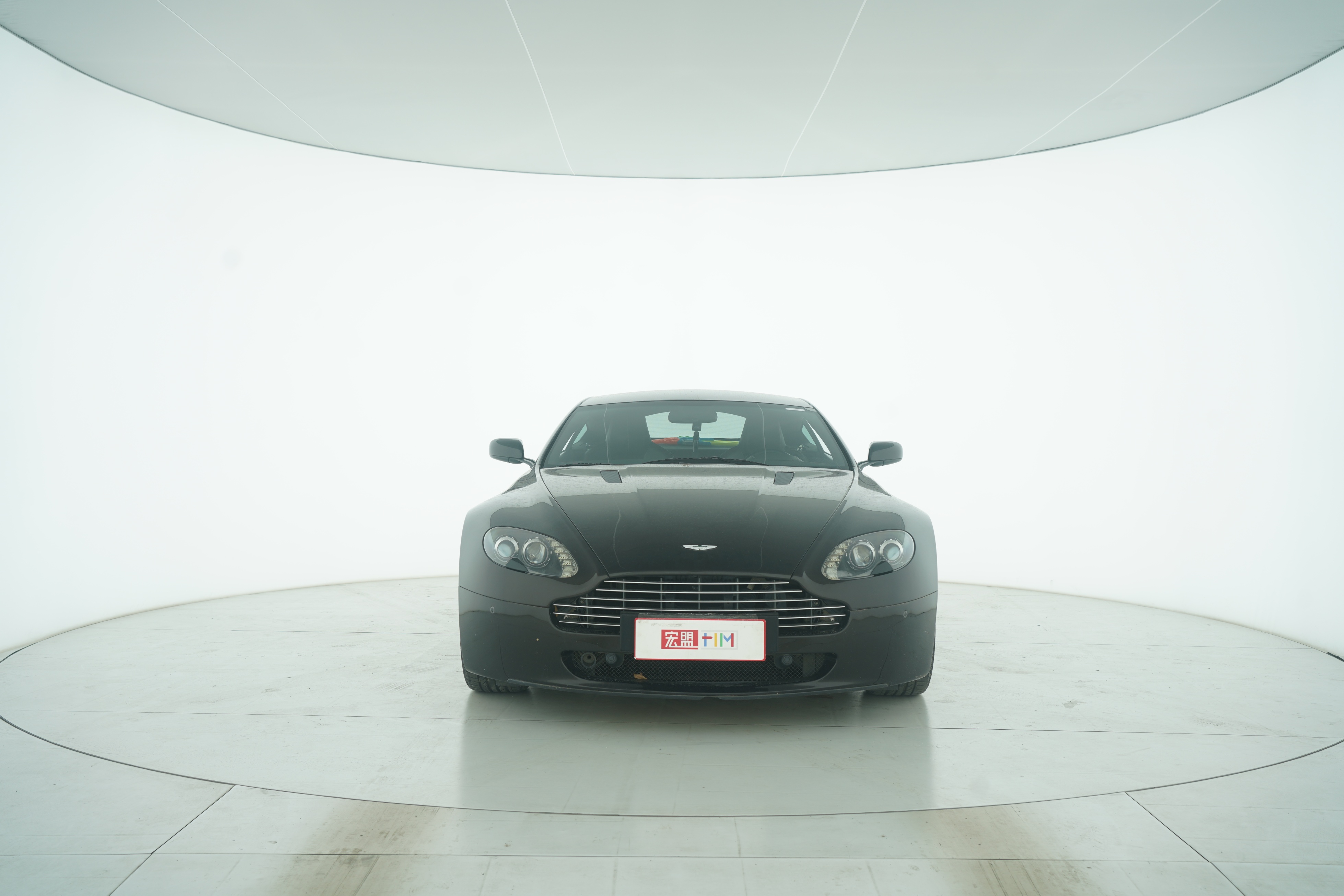 Aston Martin V8 Vantage 2012 — фото 5
